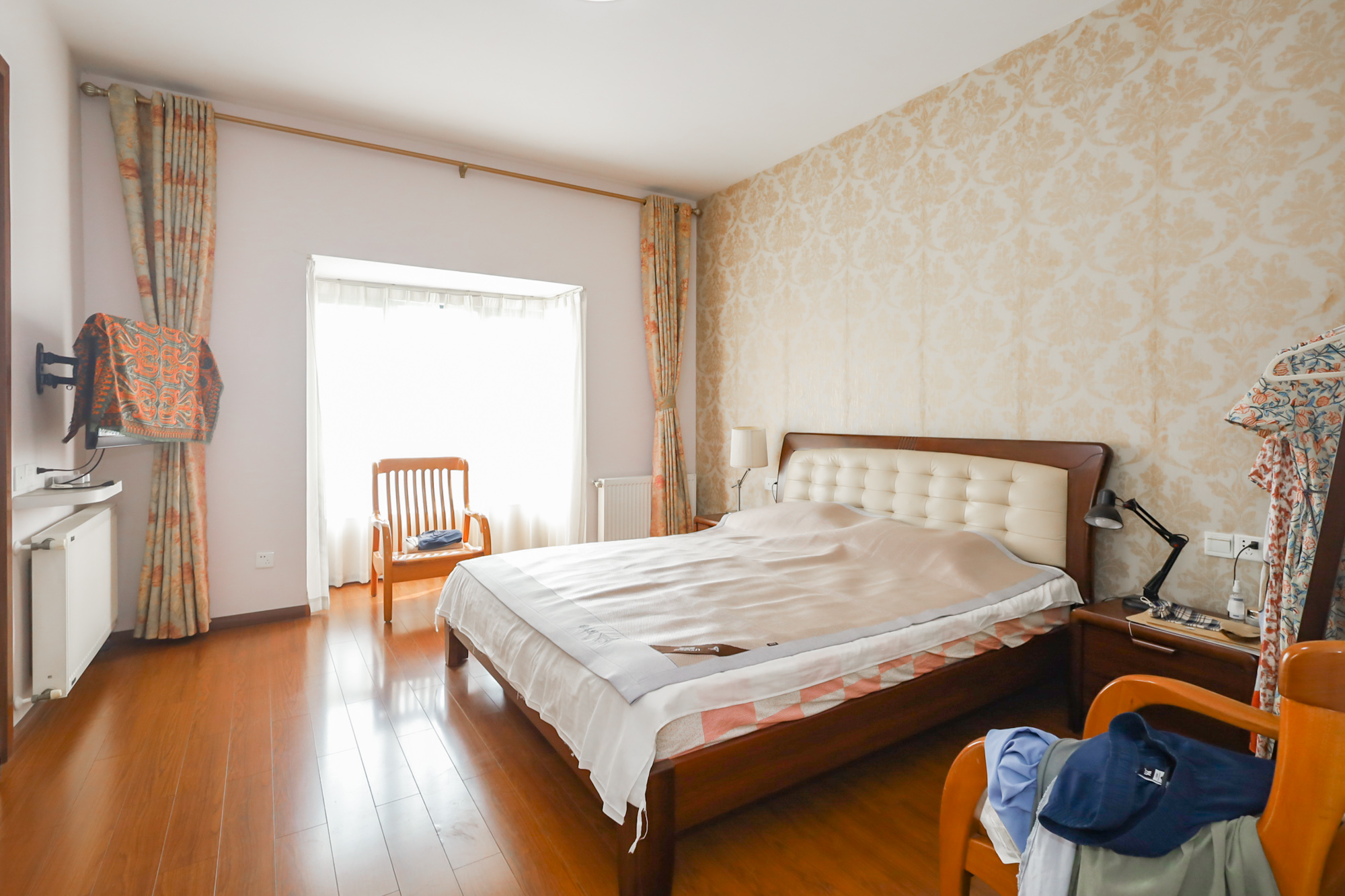 八方小区D区  5室2厅2卫   471.00万卧室