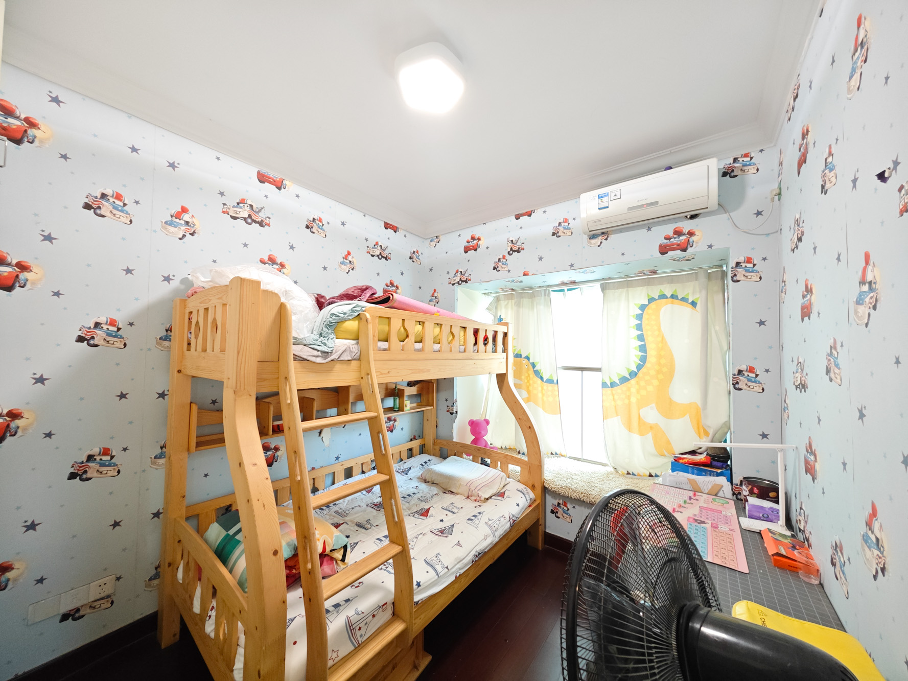 恒大城  2室2厅1卫    62.0万卧室