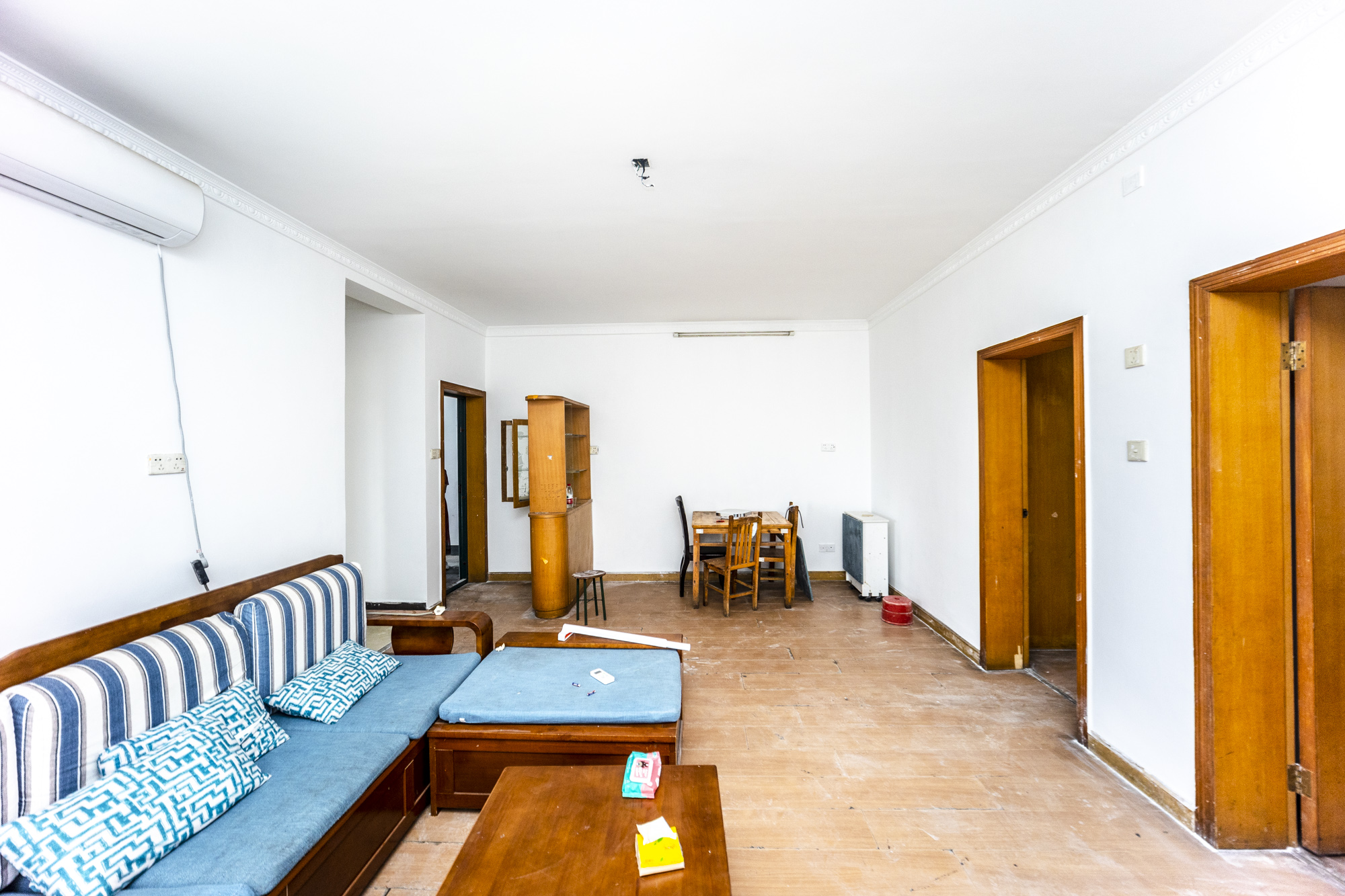 铜铝厂宿舍(白沙路461号) 2室2厅1卫 43.0万 铜铝厂宿舍(白沙路461号) 2室2厅1卫 43.0万客厅