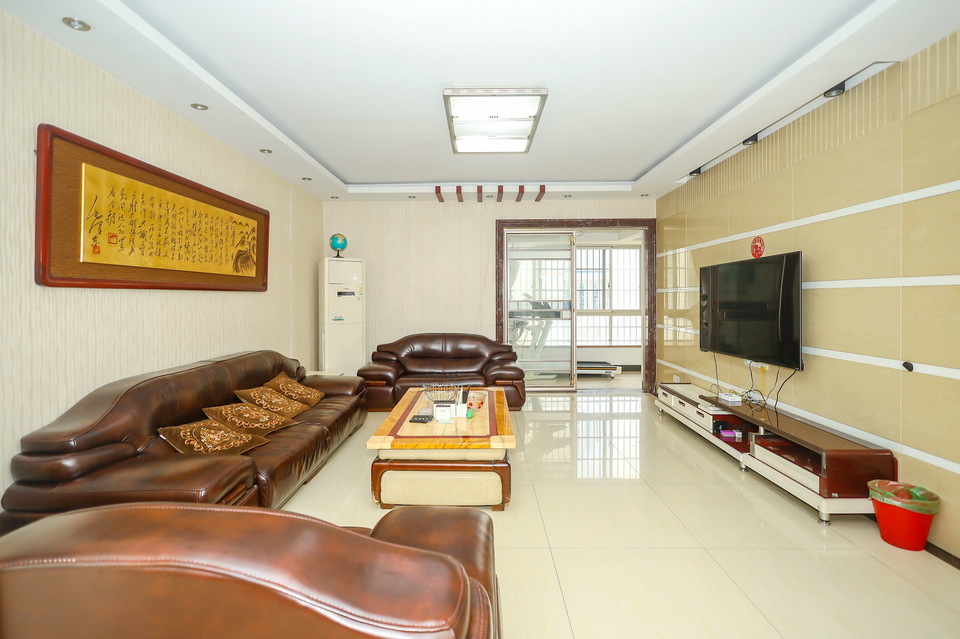 明城公寓  4室2厅2卫    82.5万 明城公寓  4室2厅2卫    82.5万客厅