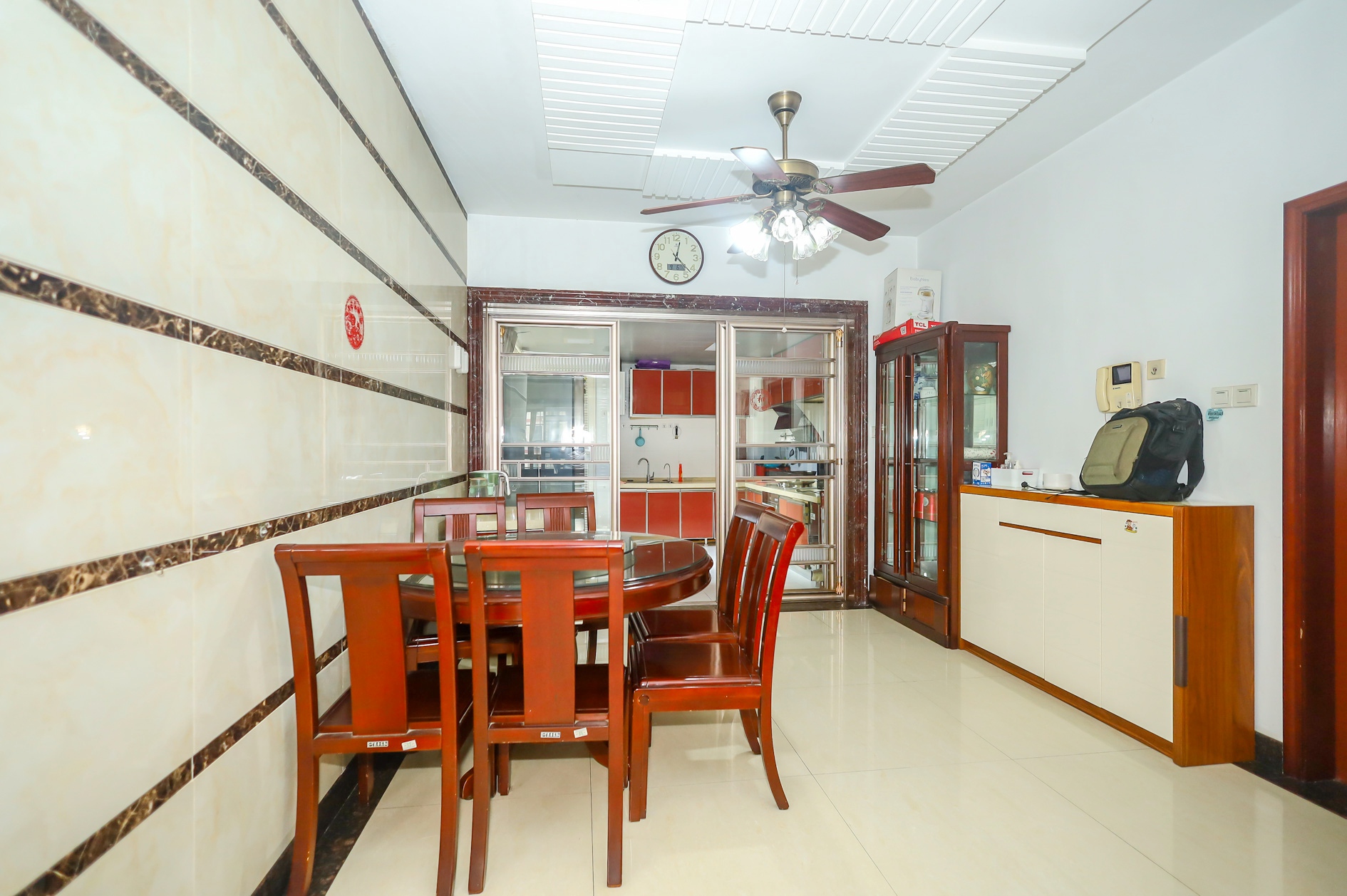 明城公寓  4室2厅2卫    82.5万 明城公寓  4室2厅2卫    82.5万客厅