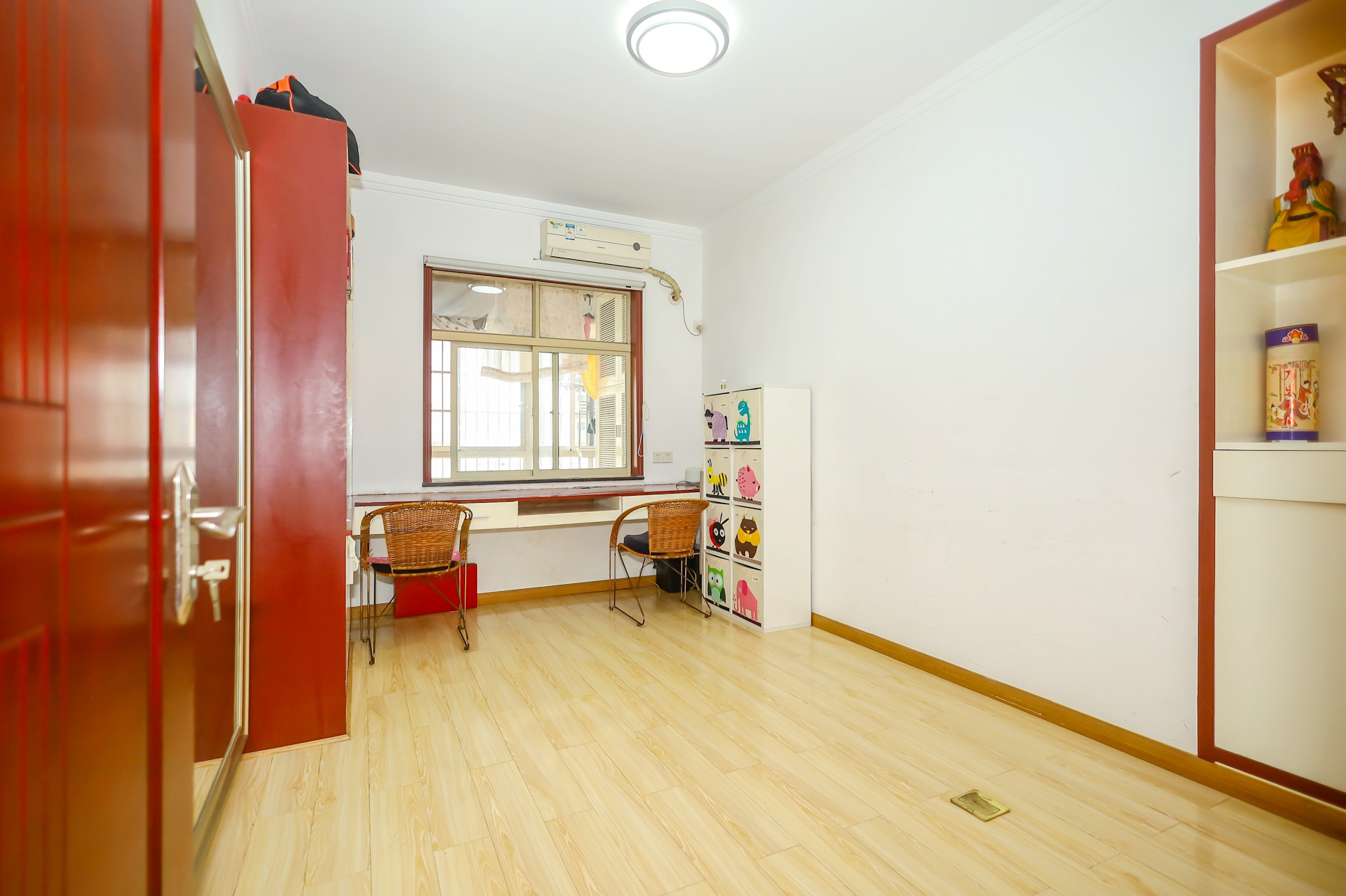 明城公寓  4室2厅2卫    82.5万 明城公寓  4室2厅2卫    82.5万卧室