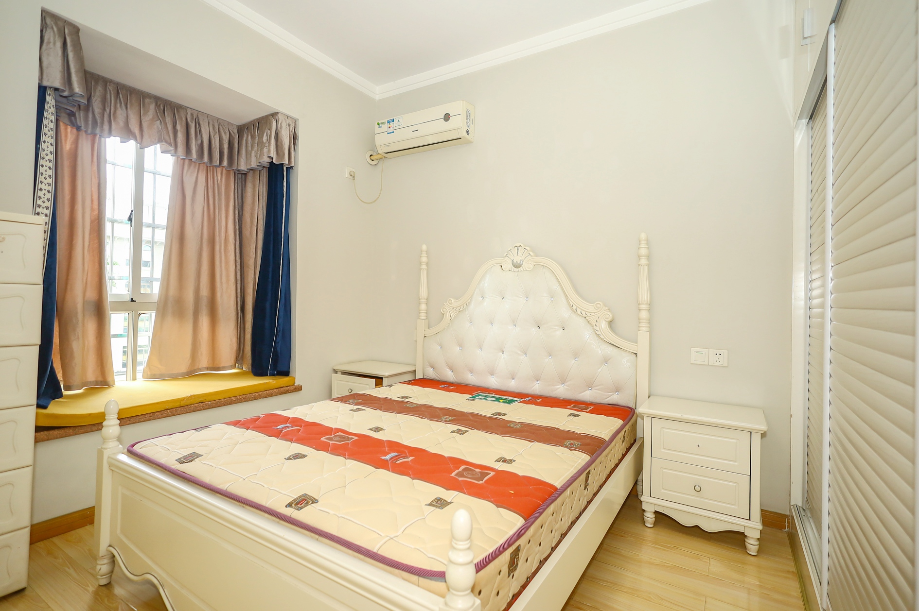 明城公寓  4室2厅2卫    82.5万 明城公寓  4室2厅2卫    82.5万卧室