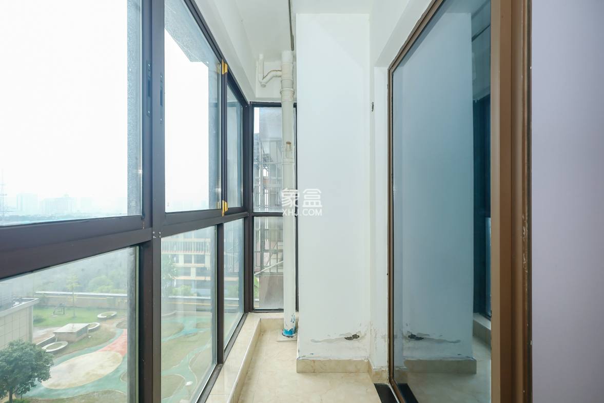 新长海广场  3室2厅1卫    41.8万阳台