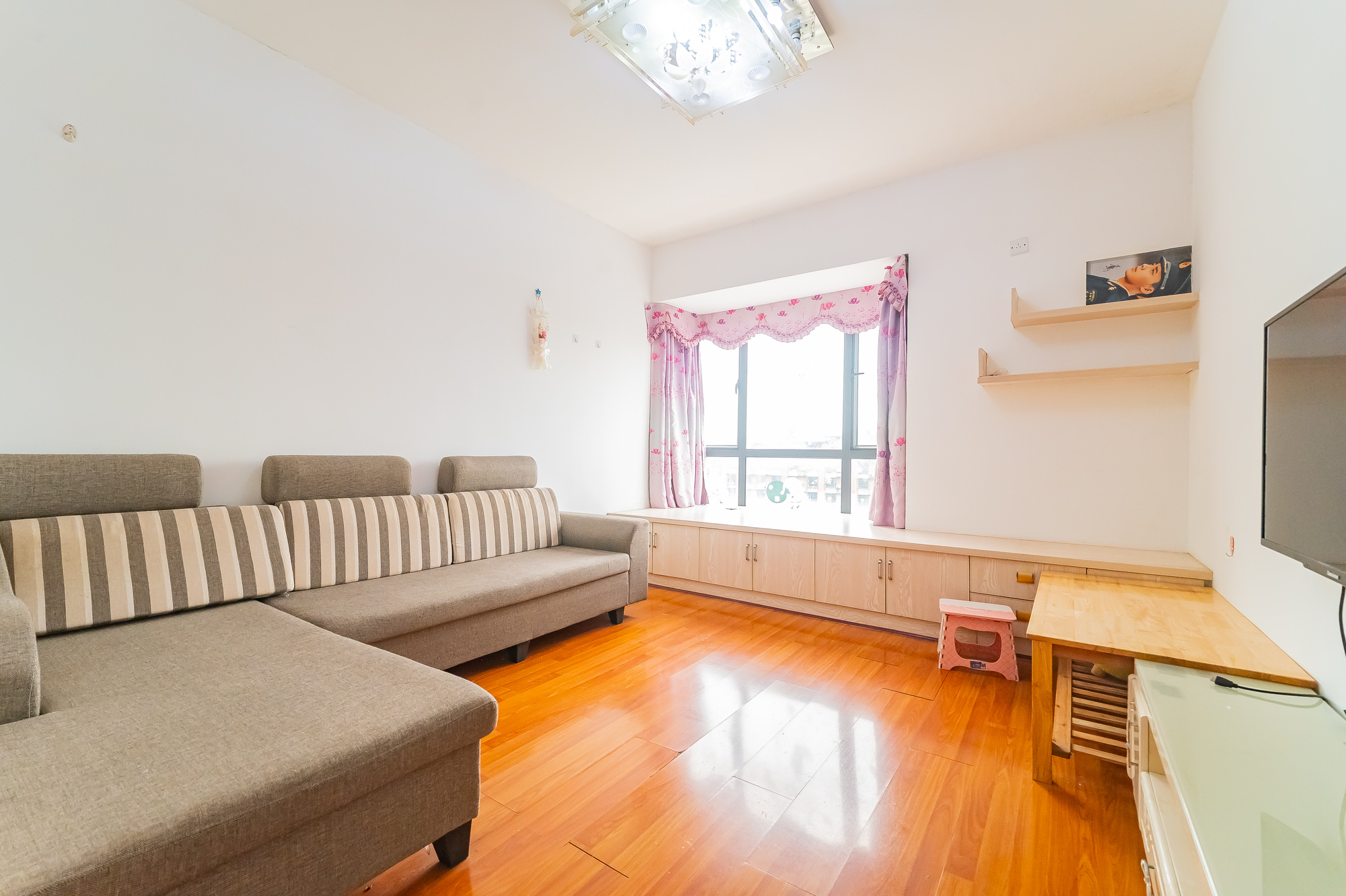 深业睿城  1室1厅1卫    38.0万 深业睿城  1室1厅1卫    38.0万客厅