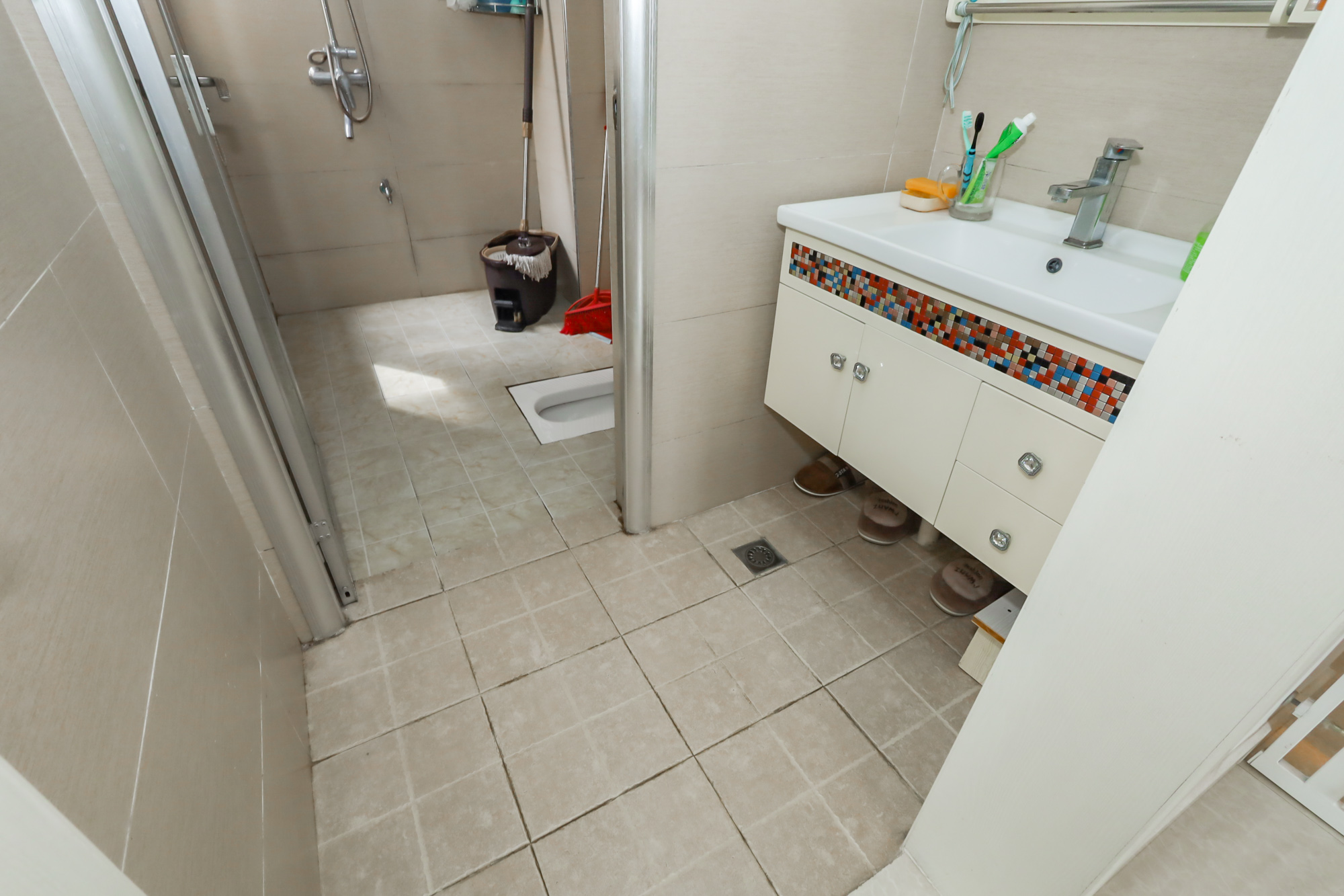 莱茵城  2室2厅1卫    81.0万卫生间