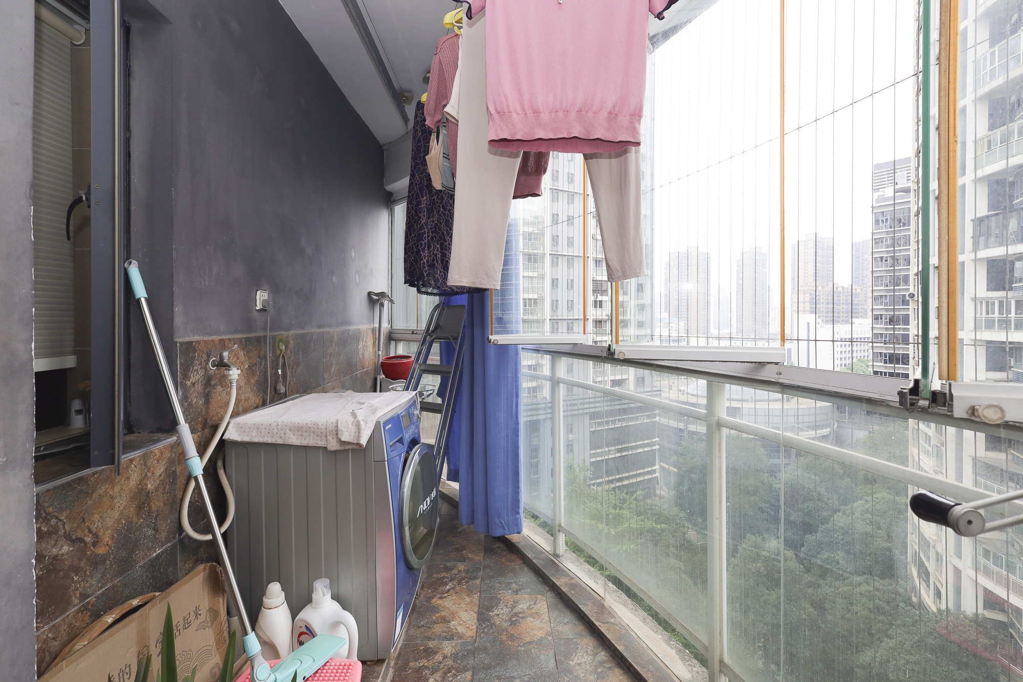 美林银谷  4室2厅2卫    150.0万阳台