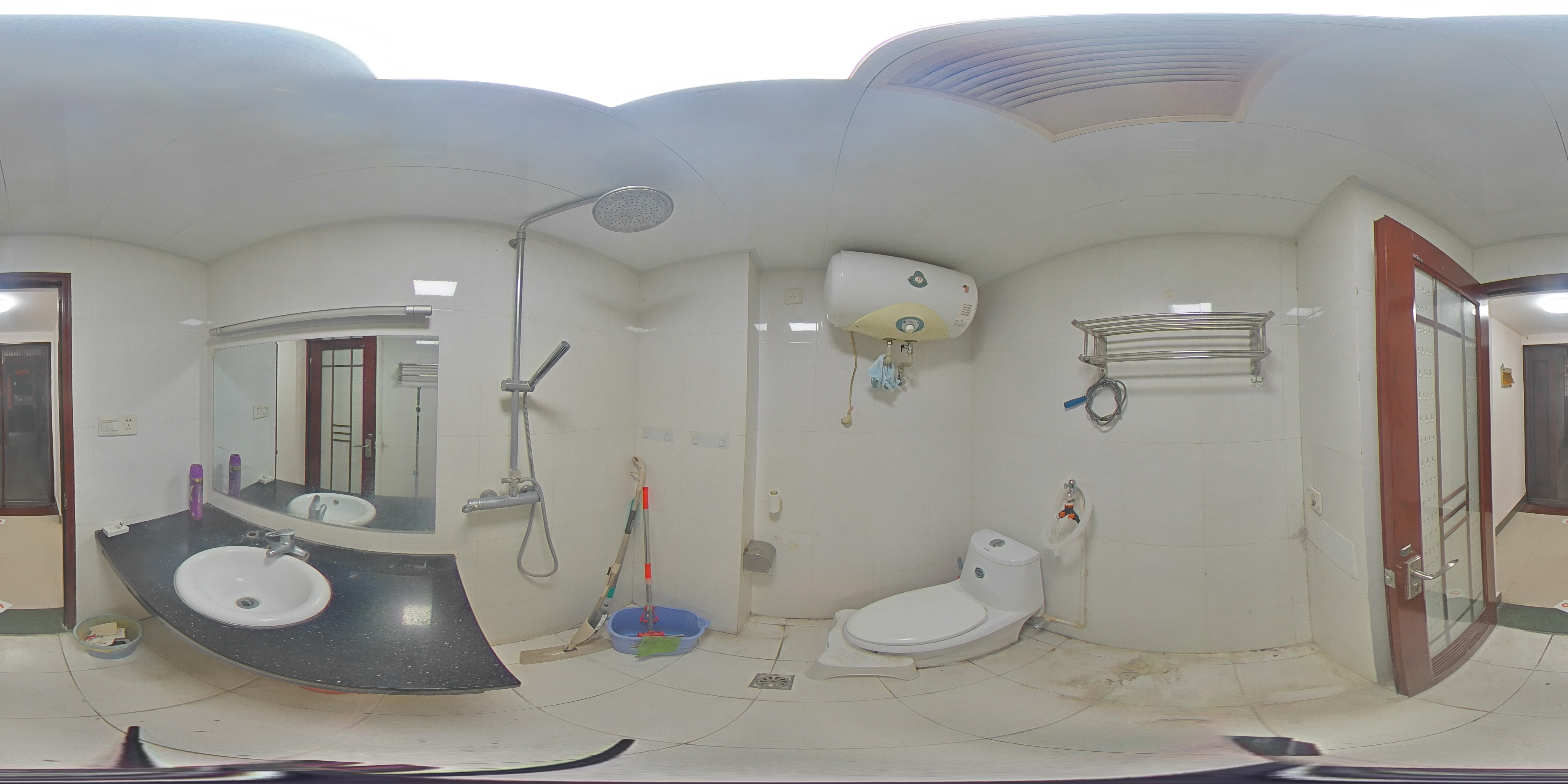 国贸大厦  3室2厅2卫    129.0万 国贸大厦  3室2厅2卫    129.0万卫生间