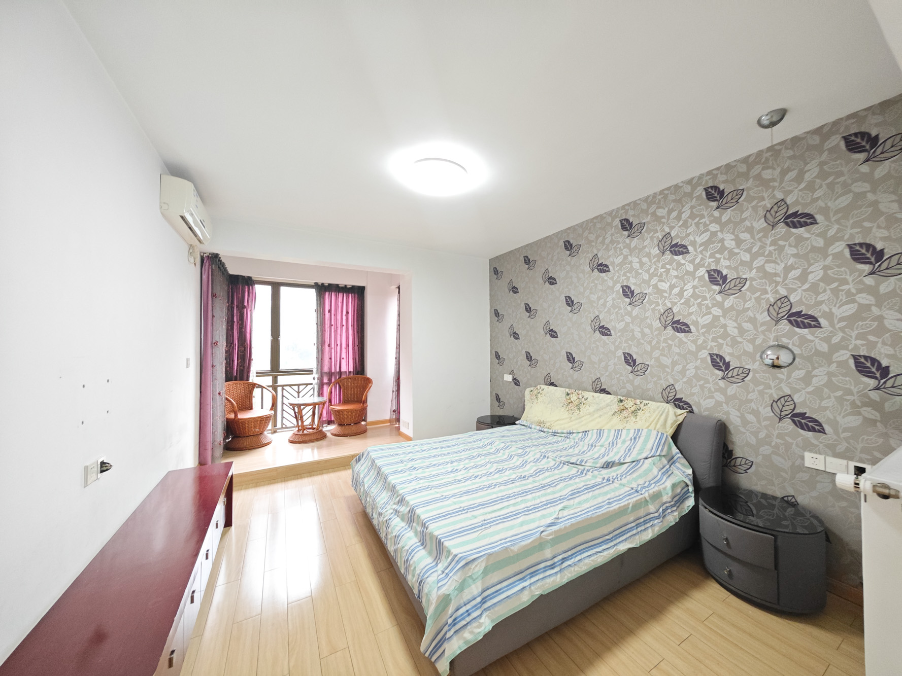 奥林匹克花园  3室2厅2卫   120.00万卧室