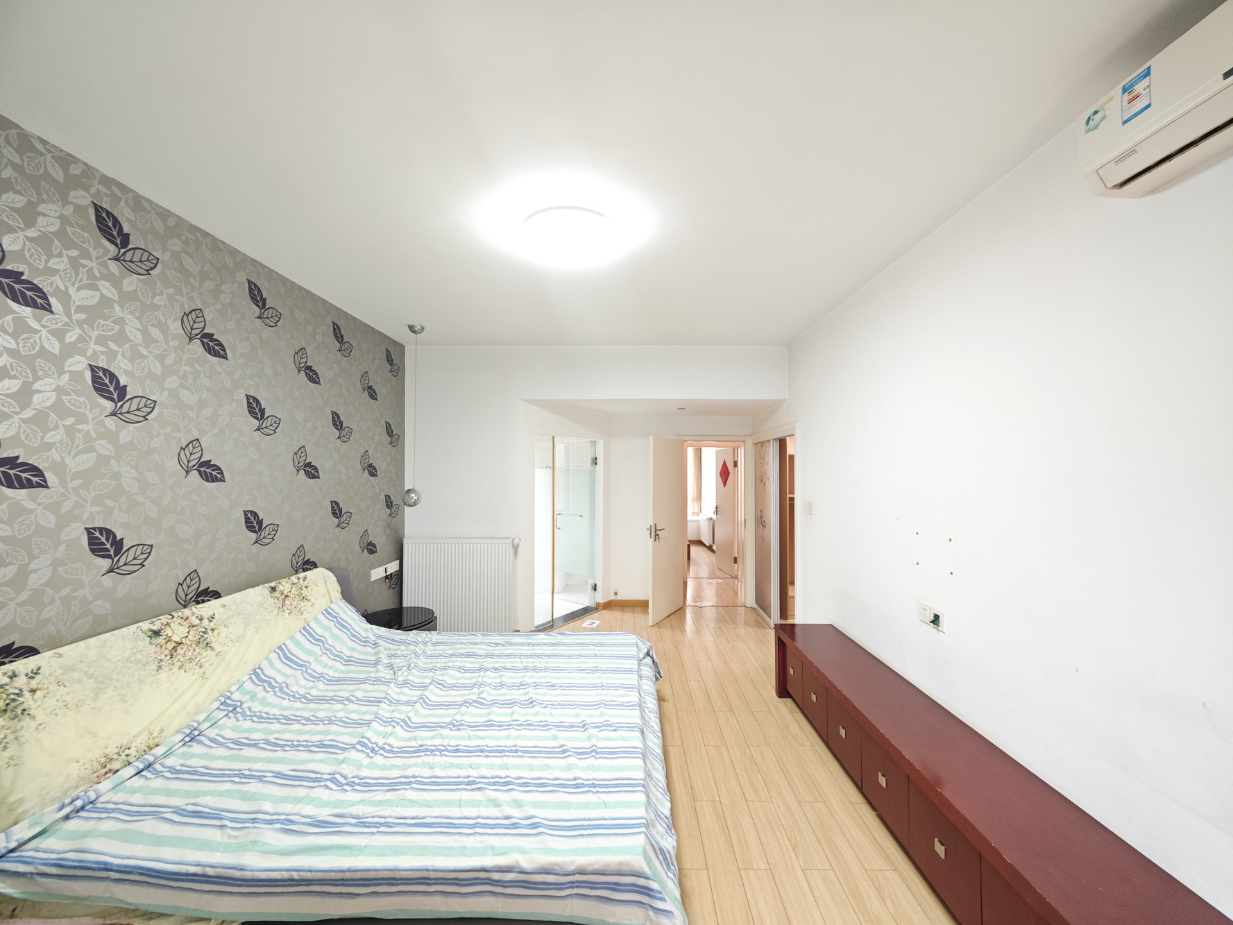 奥林匹克花园  3室2厅2卫   120.00万卧室