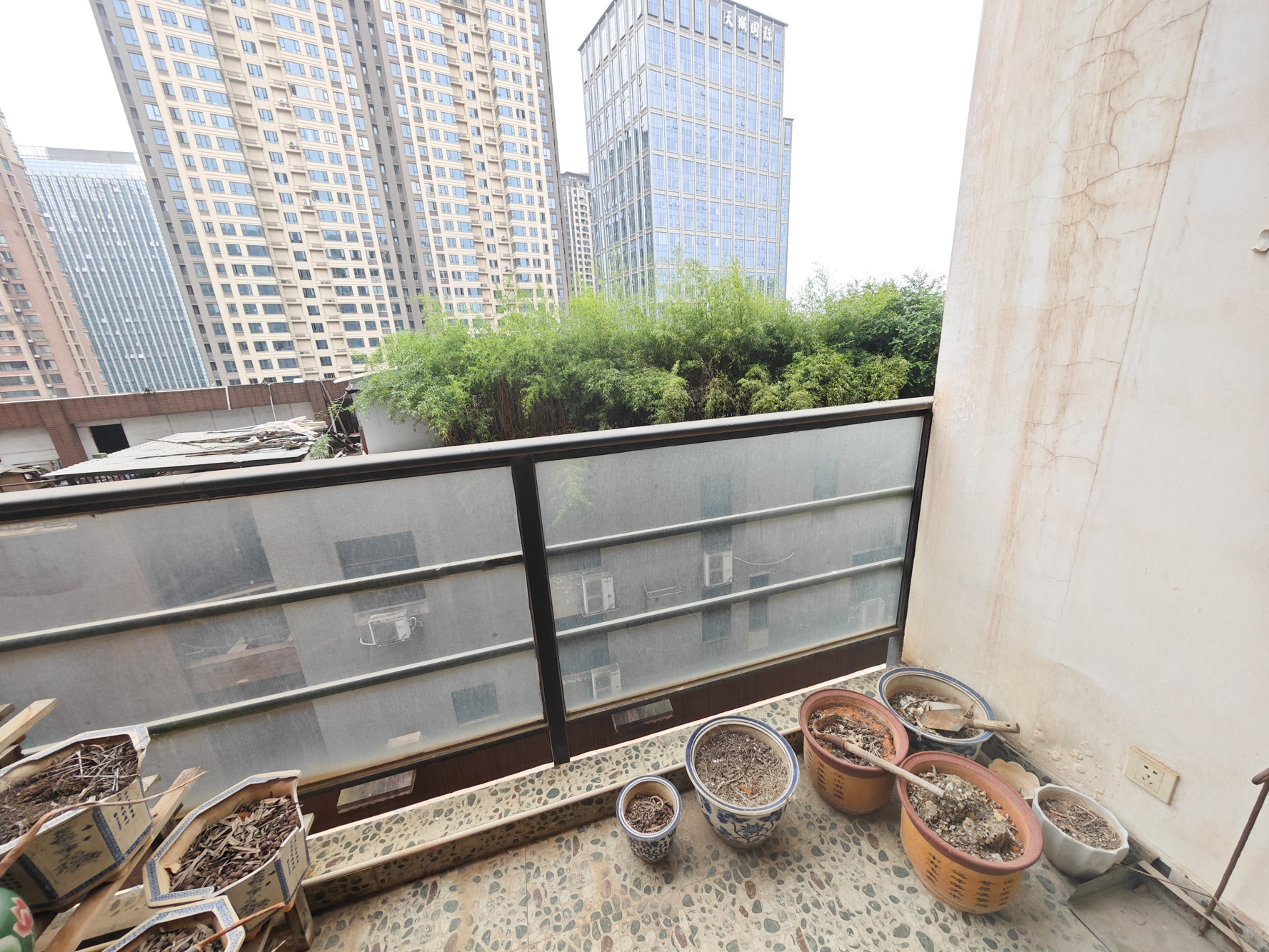 鑫远湘府华城  3室2厅2卫   130.00万阳台