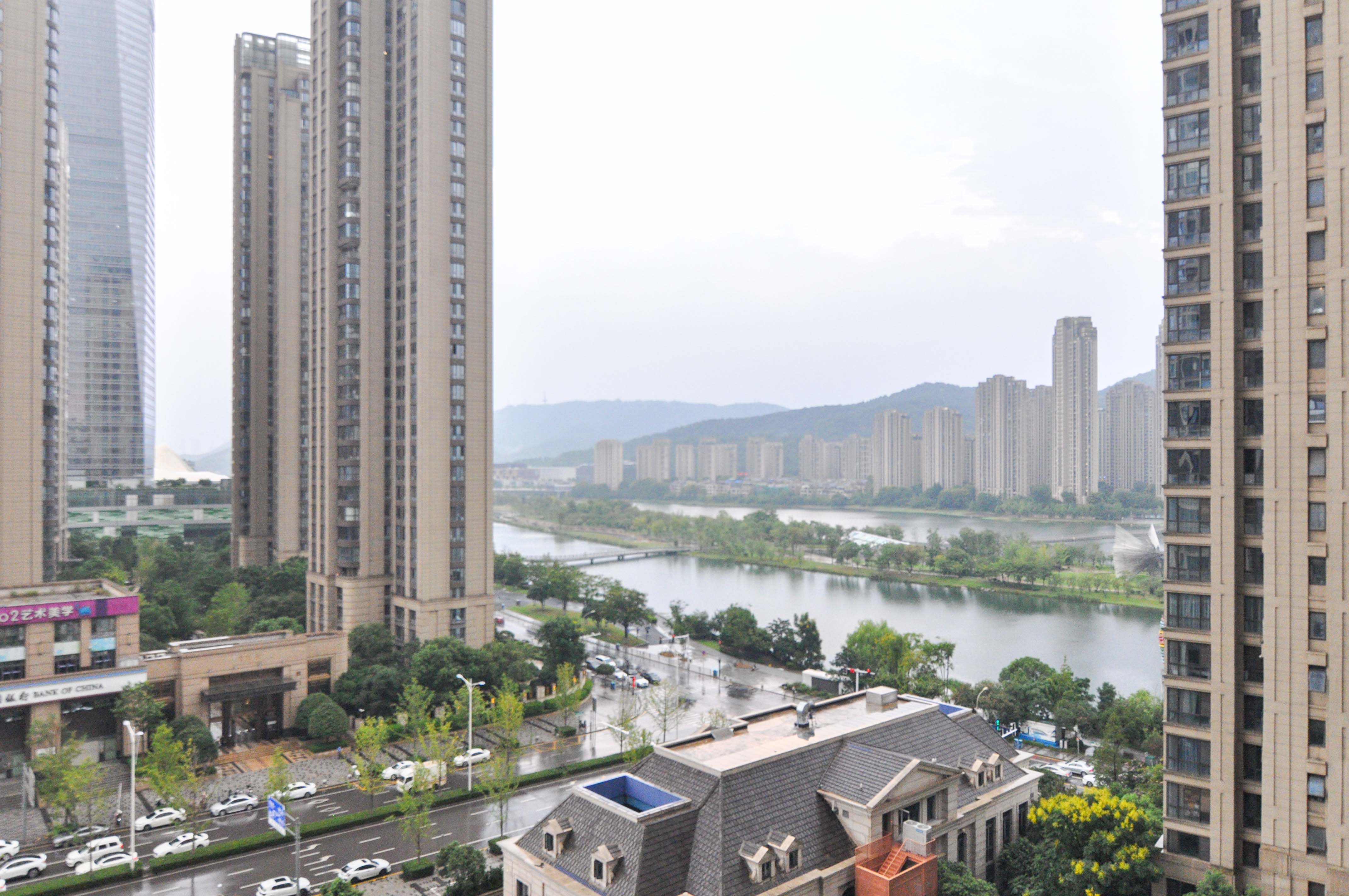 梅溪湖金茂府（金茂广场）（金茂览秀城）  4室2厅2卫    375.0万阳台