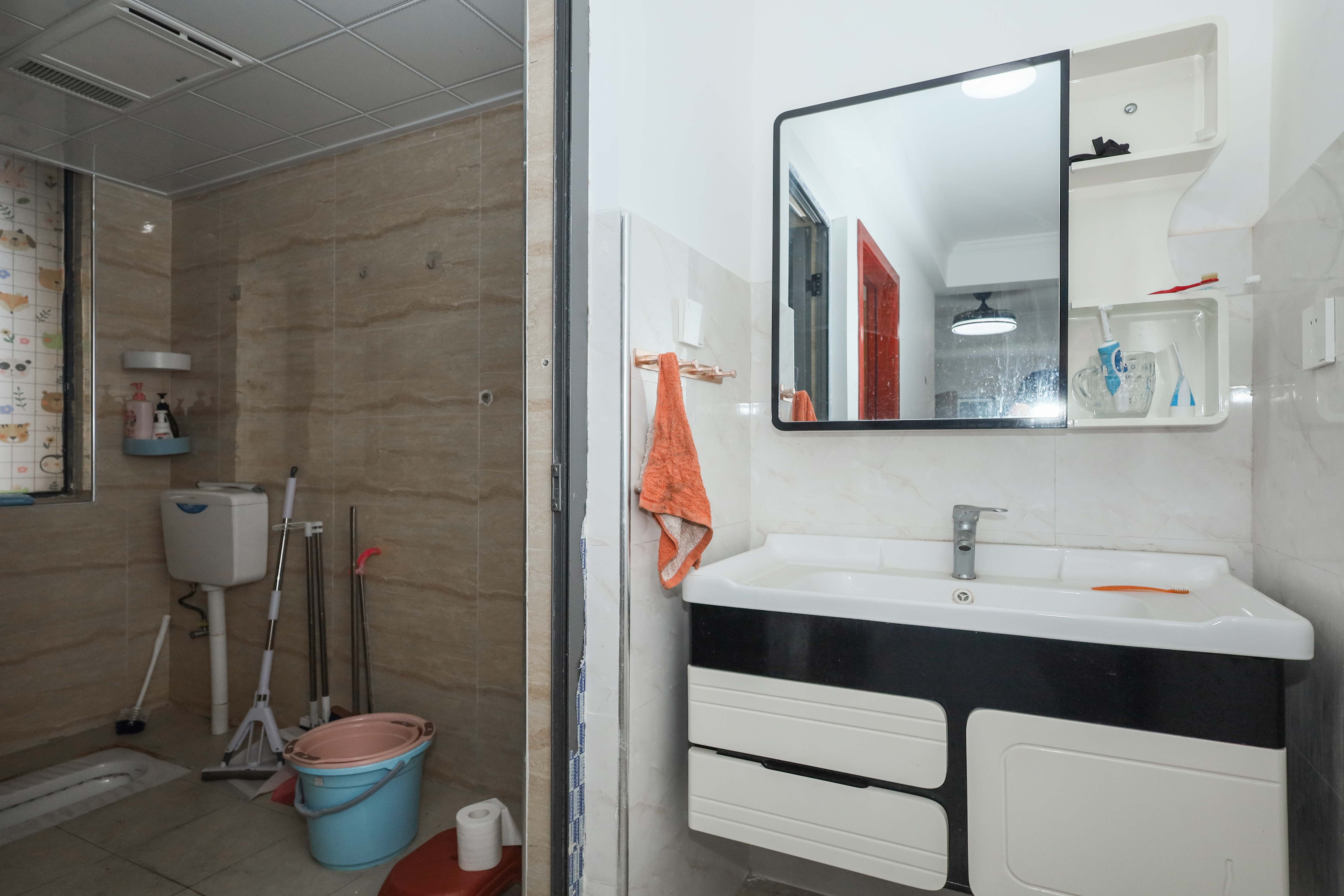 荣盛花语馨苑 2室2厅1卫 58.0万 荣盛花语馨苑 2室2厅1卫 58.0万卫生间