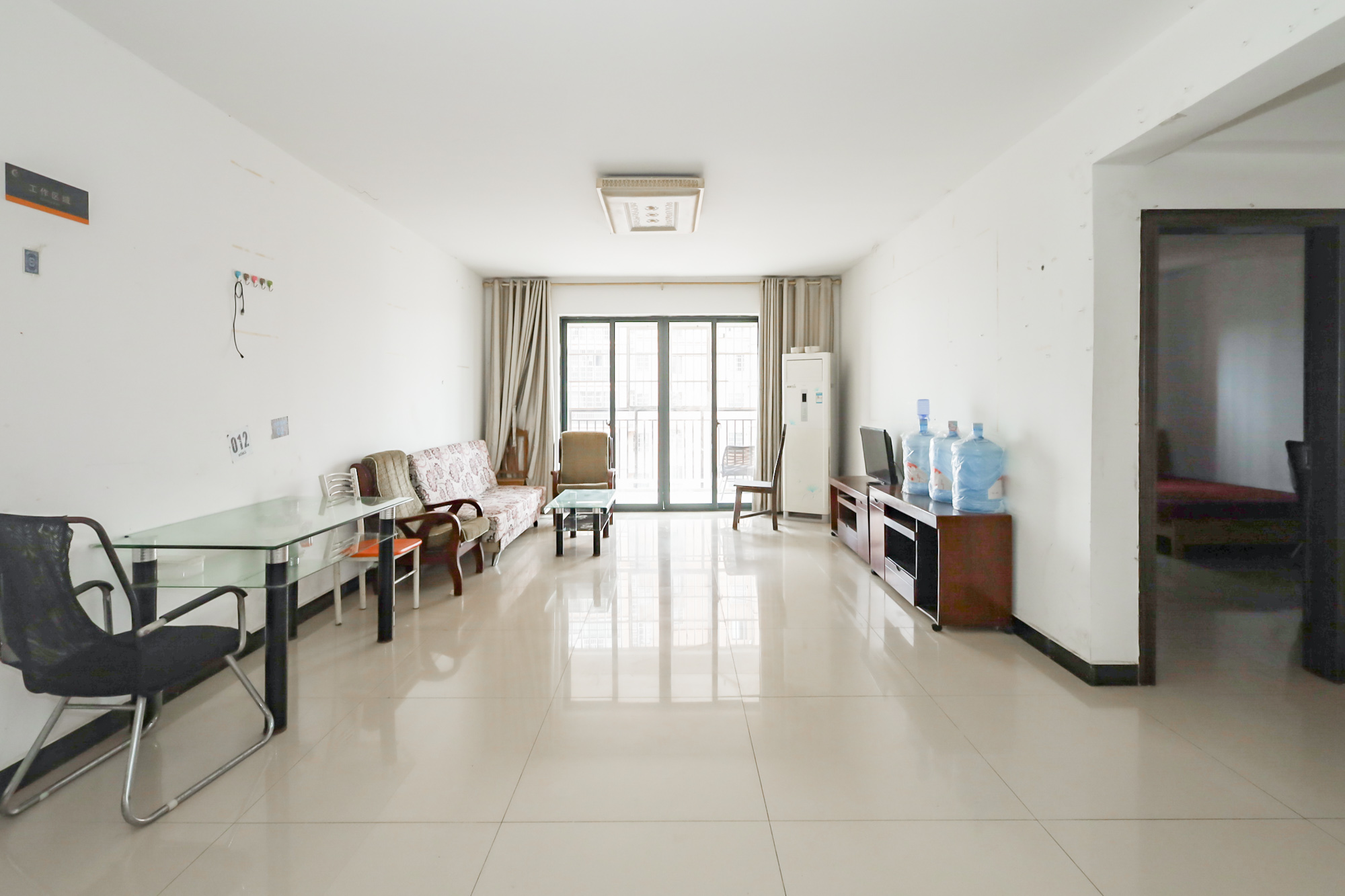 诚兴园 3室2厅1卫 83.0万 诚兴园 3室2厅1卫 83.0万客厅