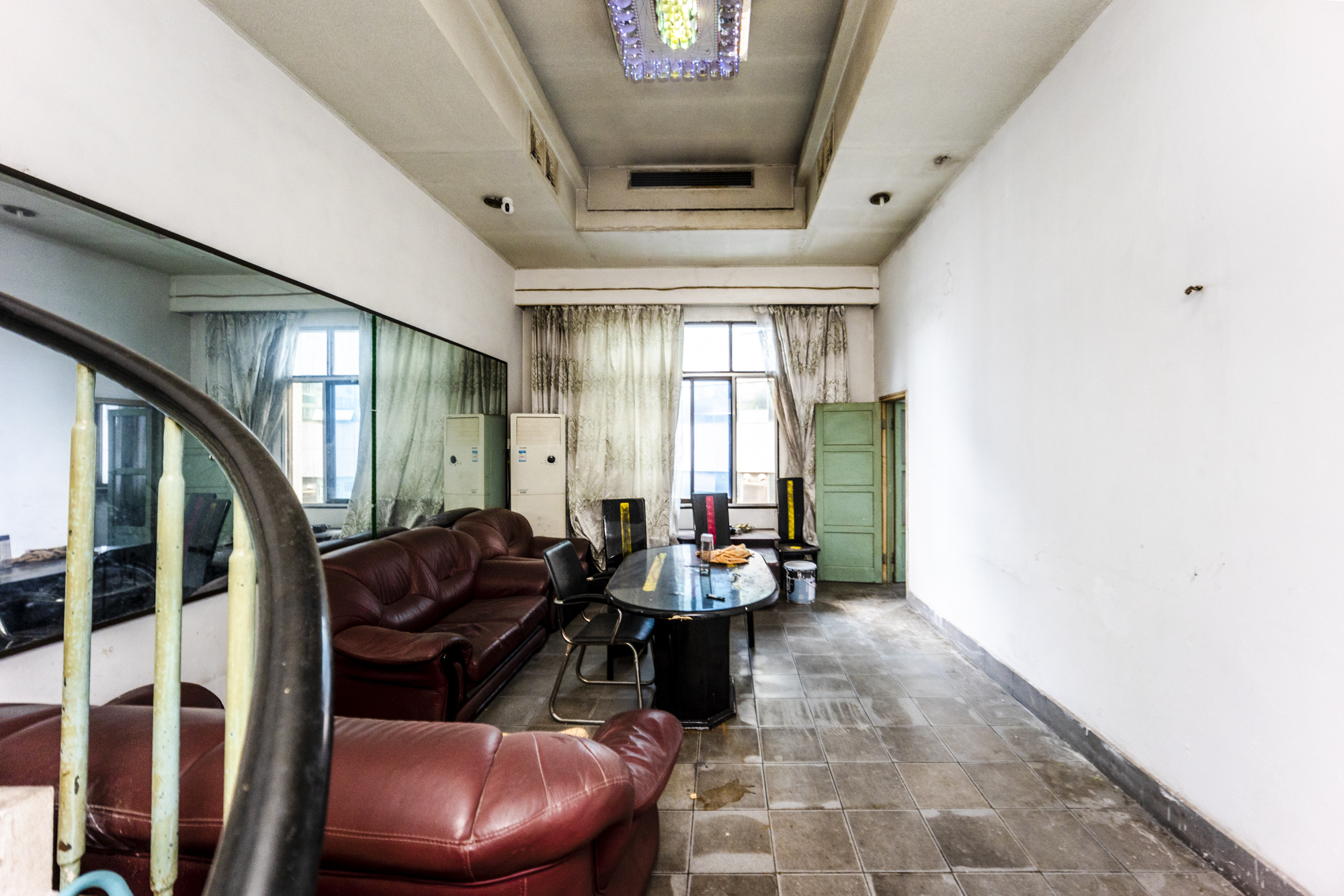 劳动路380号（建设银行宿舍）  5室2厅1卫   150.00万客厅