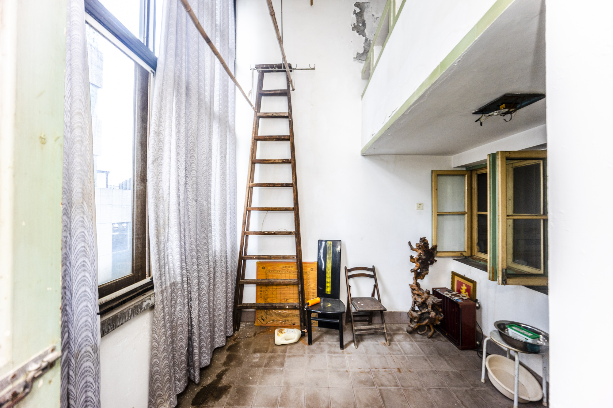 劳动路380号（建设银行宿舍）  5室2厅1卫   150.00万阳台