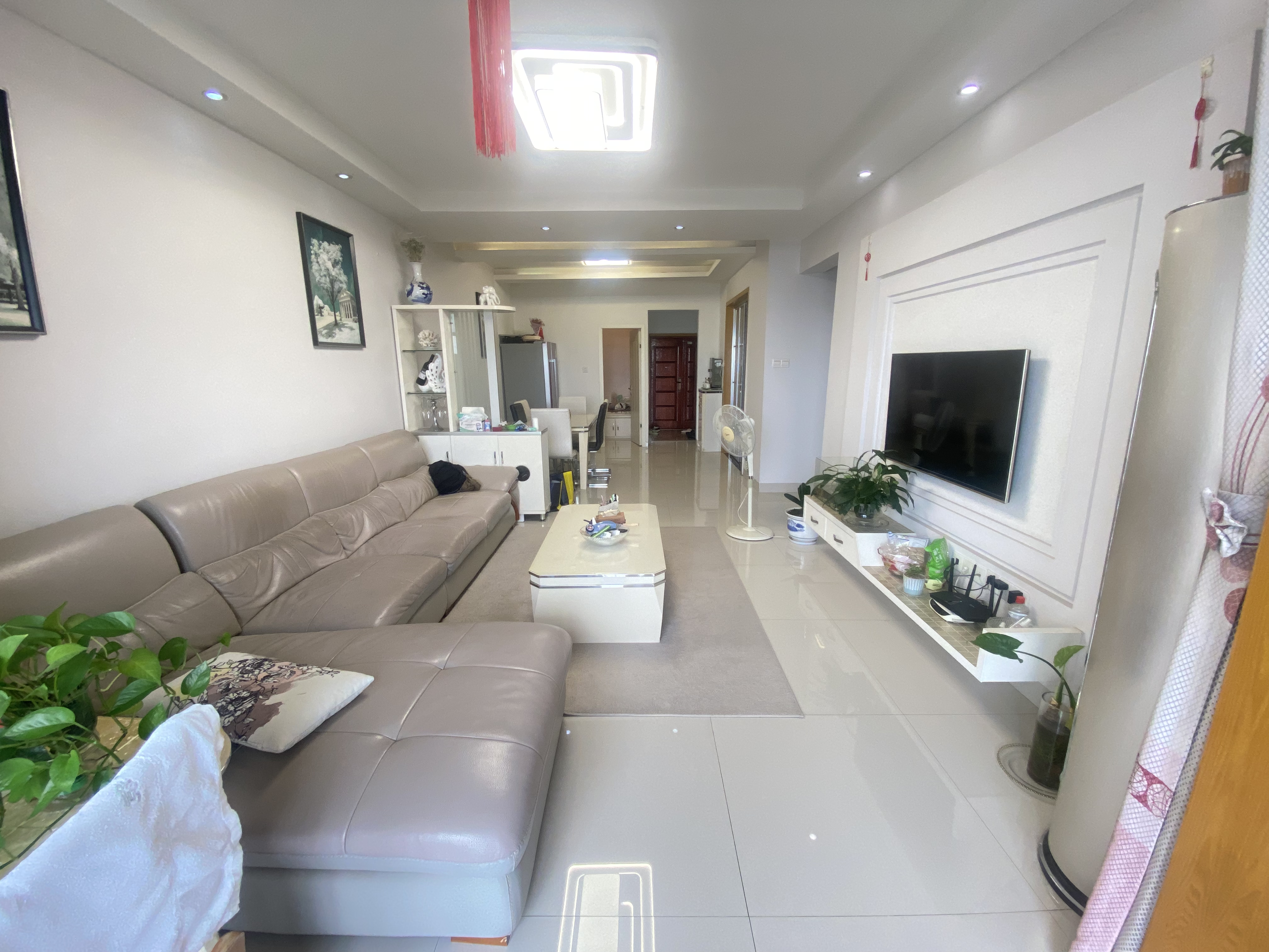 经世皇城  3室2厅1卫    65.0万 经世皇城  3室2厅1卫    65.0万室内图