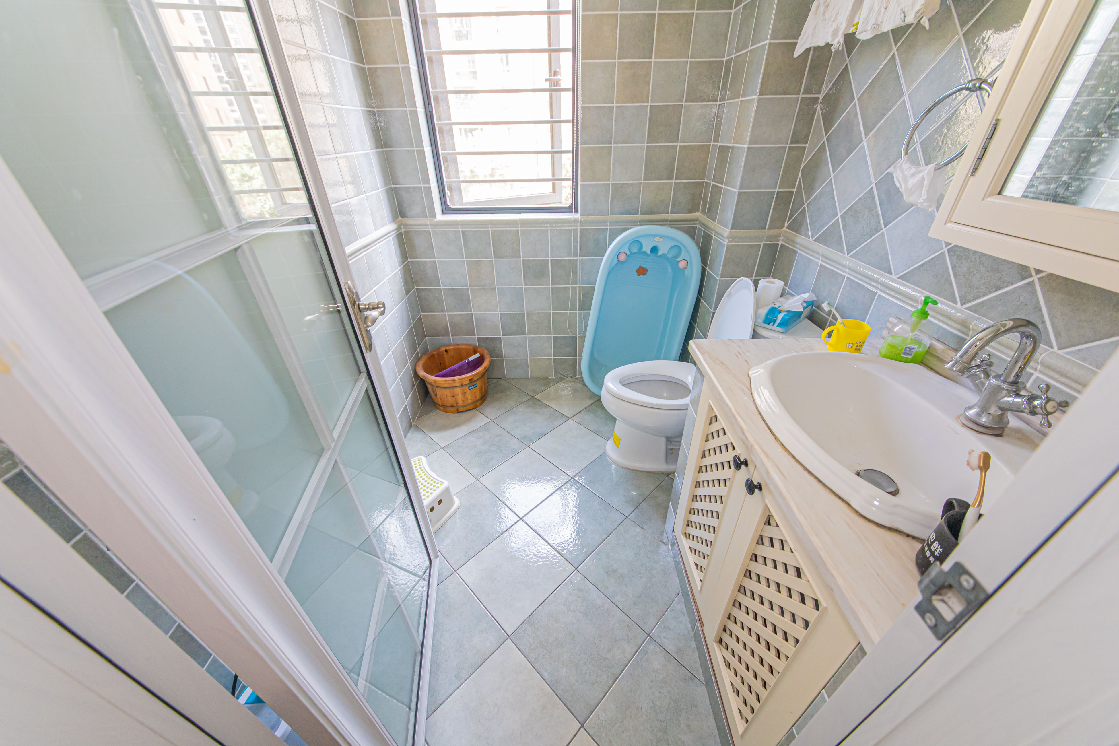 中建芙蓉嘉苑  3室2厅2卫    130.0万 中建芙蓉嘉苑  3室2厅2卫    130.0万卫生间