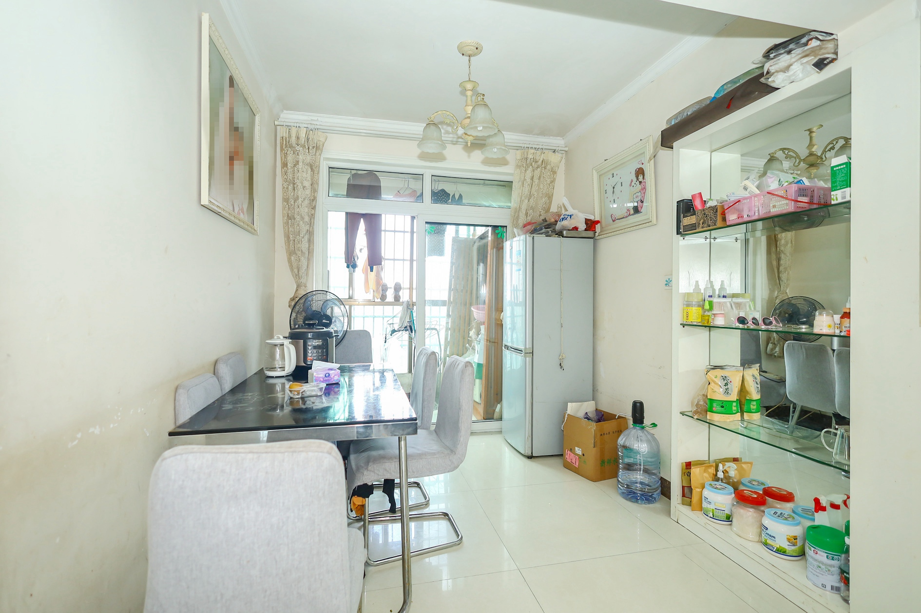 香槟小镇(香槟花苑) 3室2厅2卫 60.0万 香槟小镇(香槟花苑) 3室2厅2卫 60.0万客厅