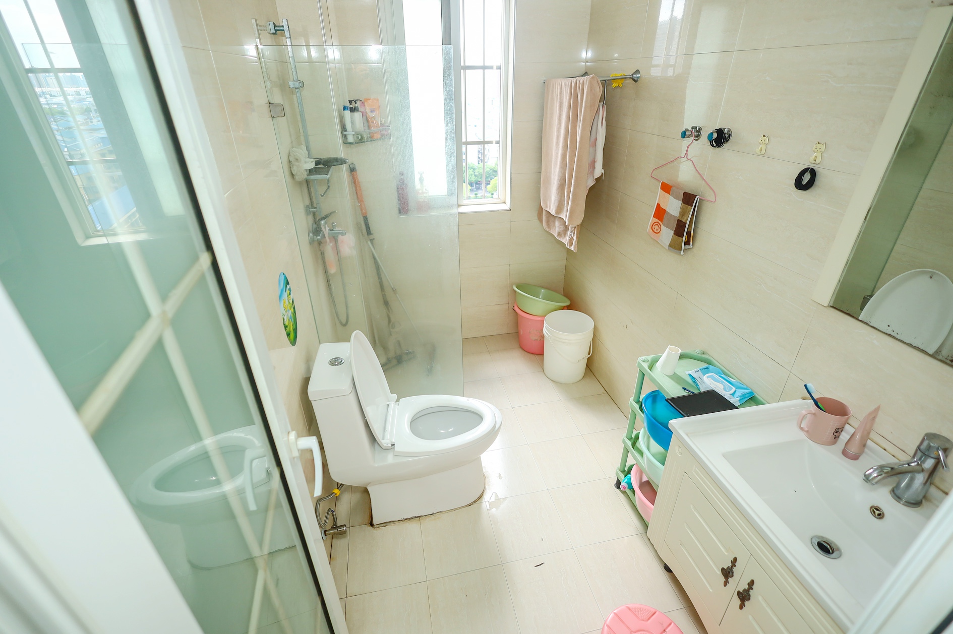 香槟小镇(香槟花苑）  3室2厅2卫    60.0万卫生间