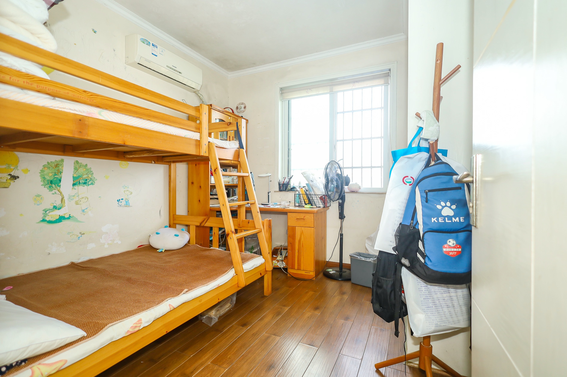 香槟小镇(香槟花苑) 3室2厅2卫 60.0万 香槟小镇(香槟花苑) 3室2厅2卫 60.0万卧室