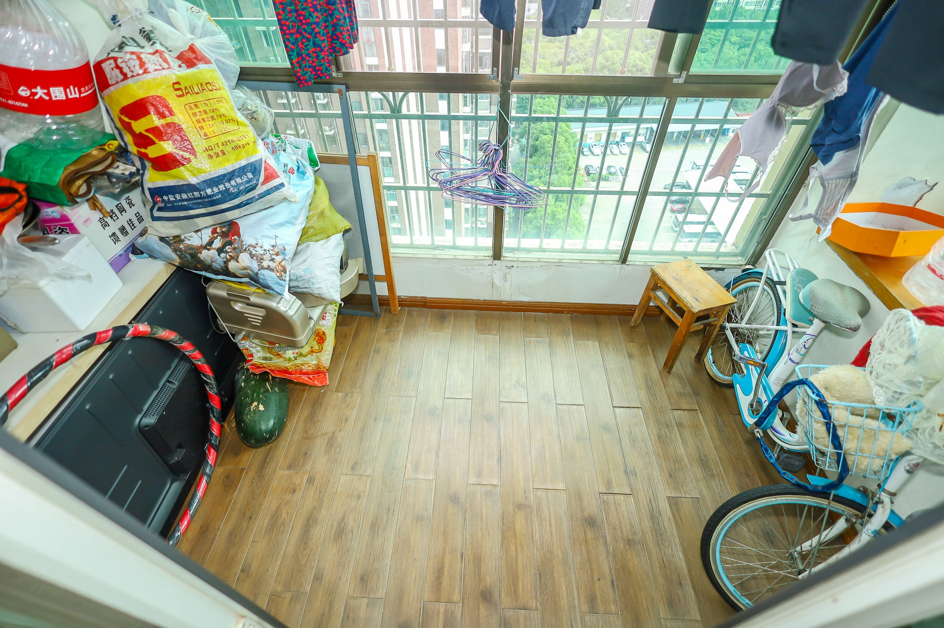 香槟小镇(香槟花苑) 3室2厅2卫 60.0万 香槟小镇(香槟花苑) 3室2厅2卫 60.0万阳台