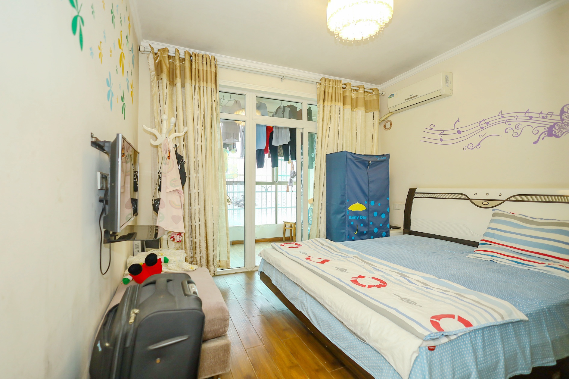 香槟小镇(香槟花苑) 3室2厅2卫 60.0万 香槟小镇(香槟花苑) 3室2厅2卫 60.0万卧室