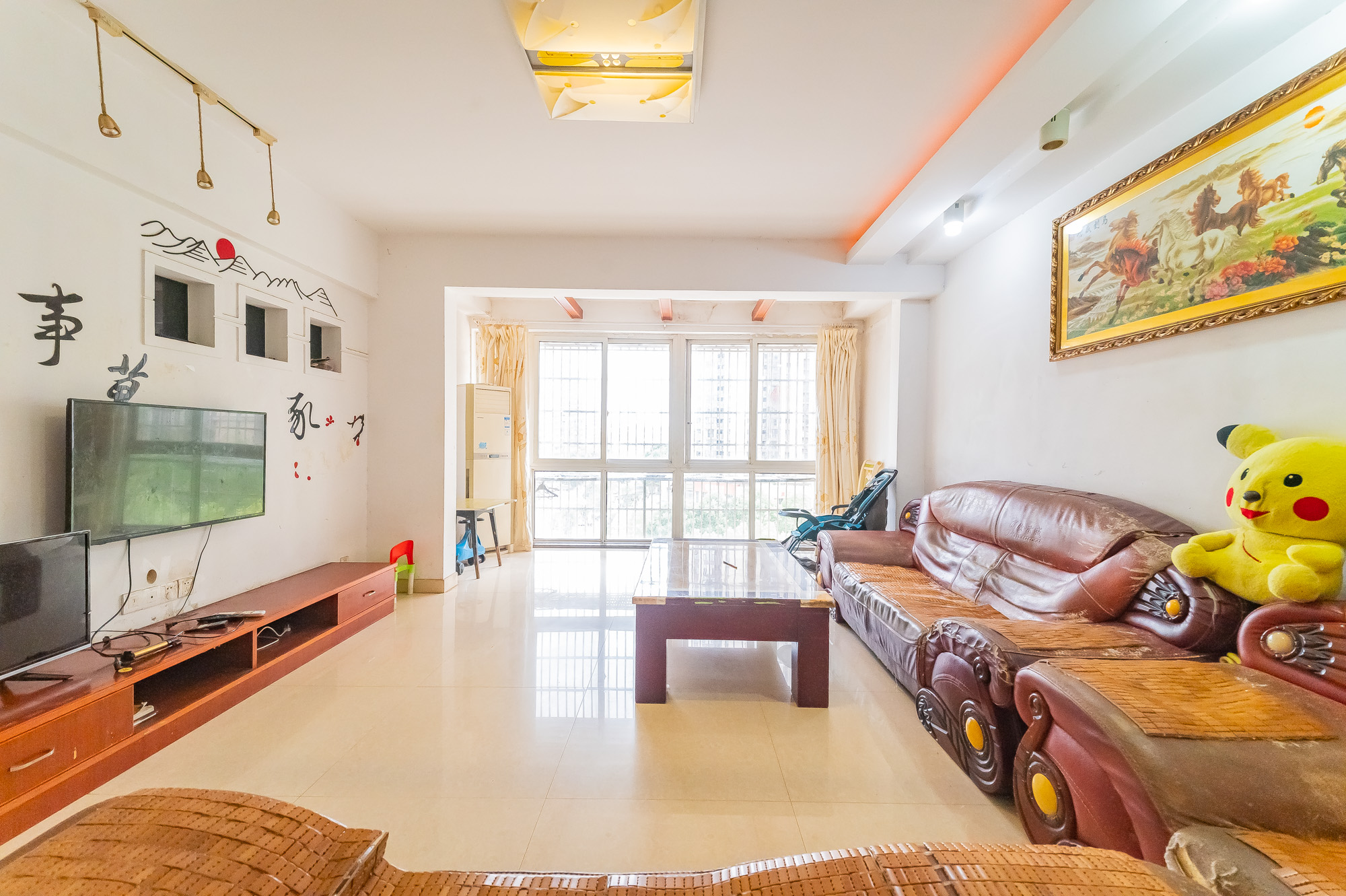 彩都公寓  3室2厅2卫    78.0万 彩都公寓  3室2厅2卫    78.0万客厅