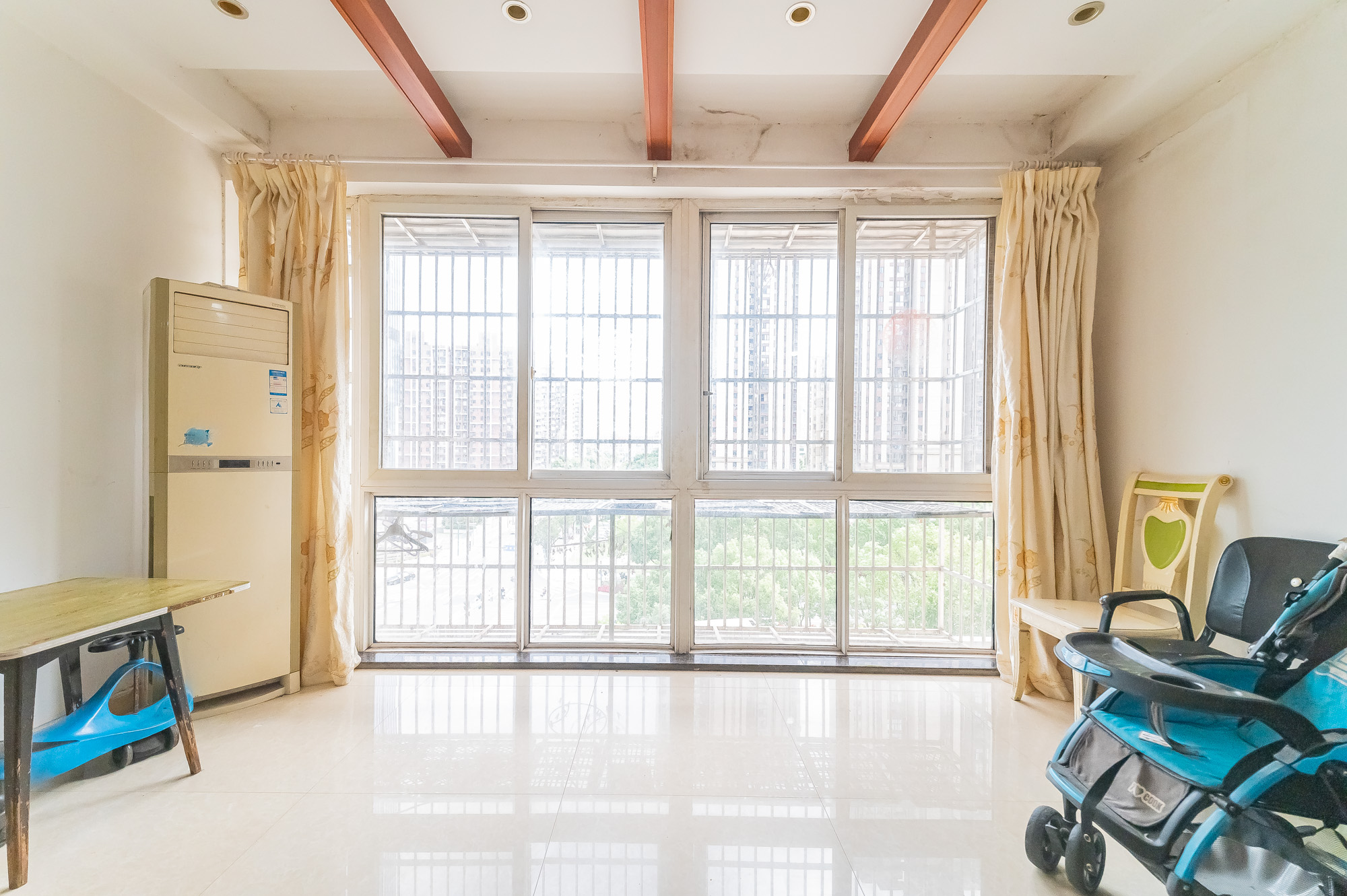 彩都公寓  3室2厅2卫    78.0万 彩都公寓  3室2厅2卫    78.0万阳台