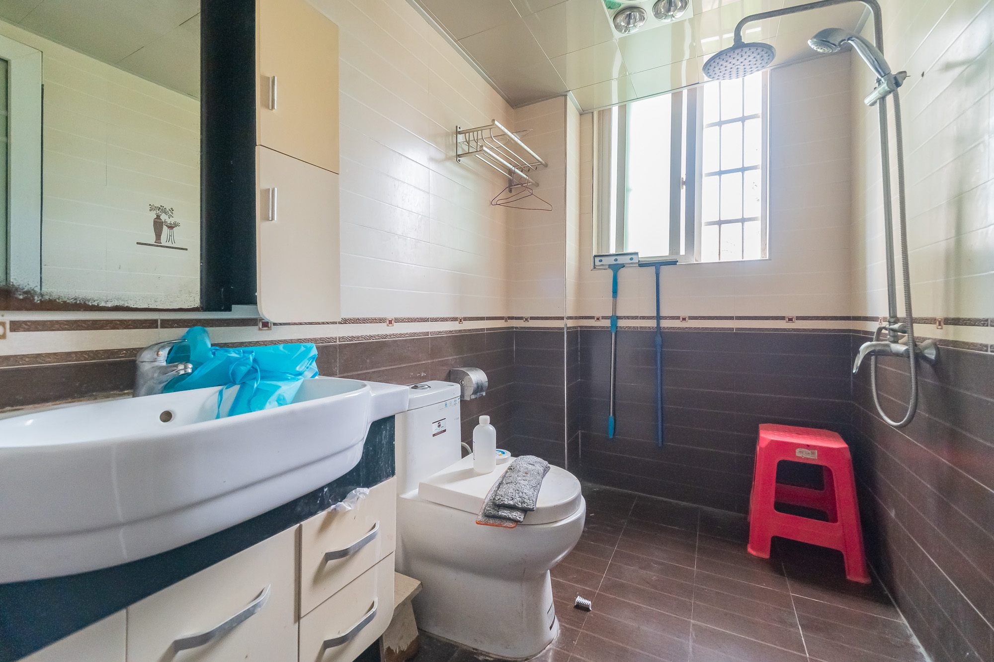 彩都公寓  3室2厅2卫    78.0万 彩都公寓  3室2厅2卫    78.0万卫生间