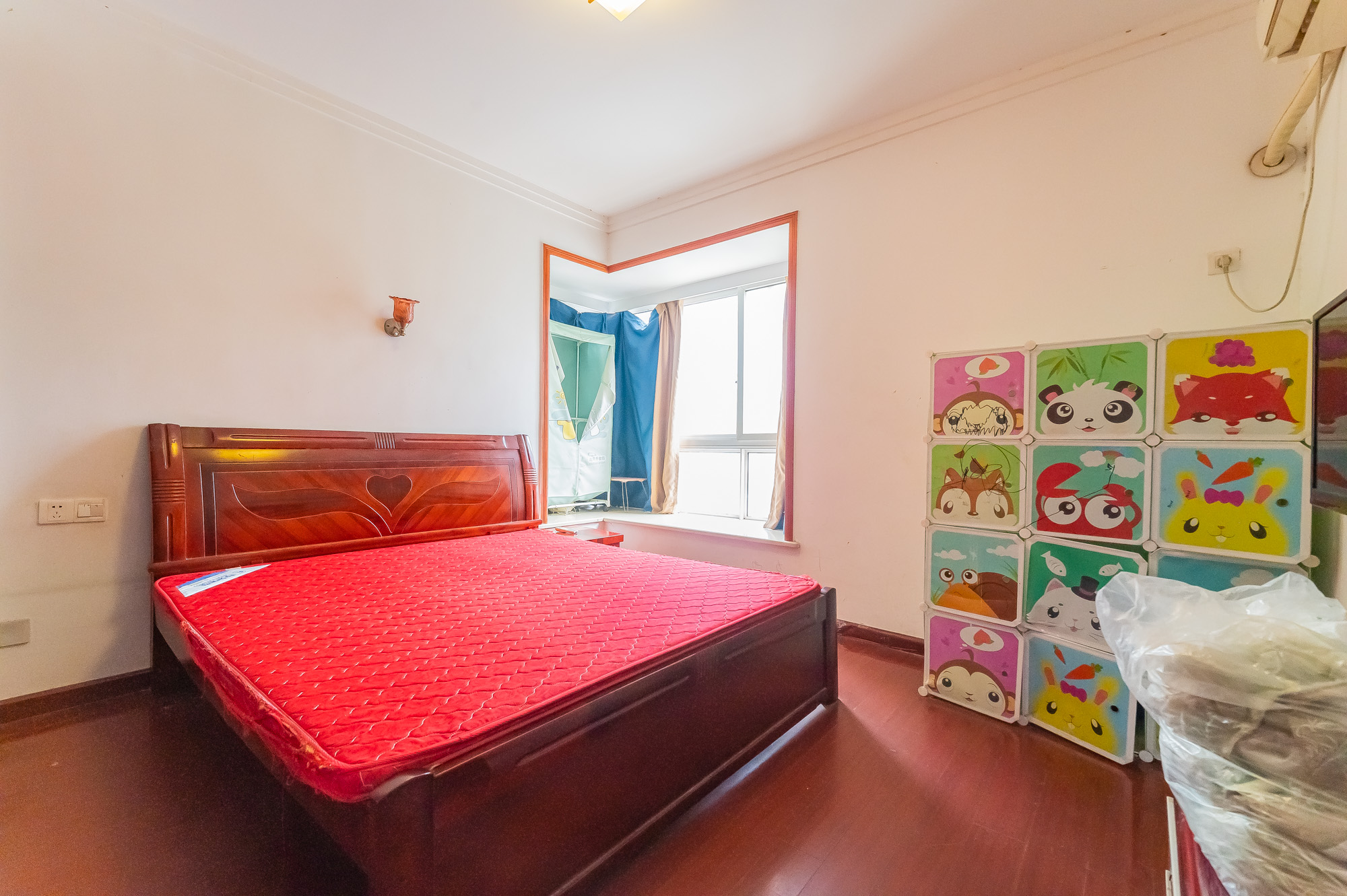 彩都公寓  3室2厅2卫    78.0万 彩都公寓  3室2厅2卫    78.0万卧室