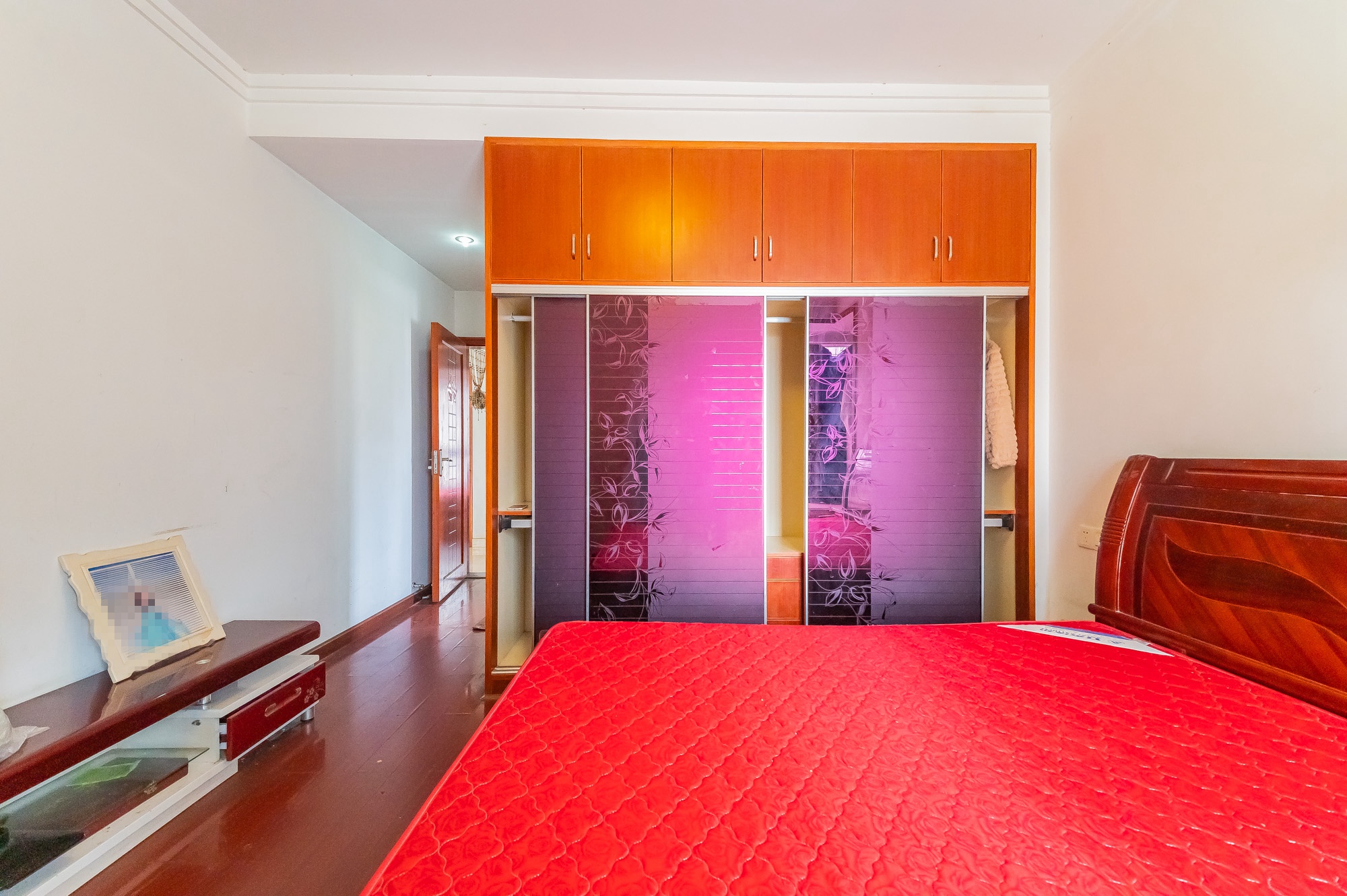 彩都公寓  3室2厅2卫    78.0万 彩都公寓  3室2厅2卫    78.0万卧室