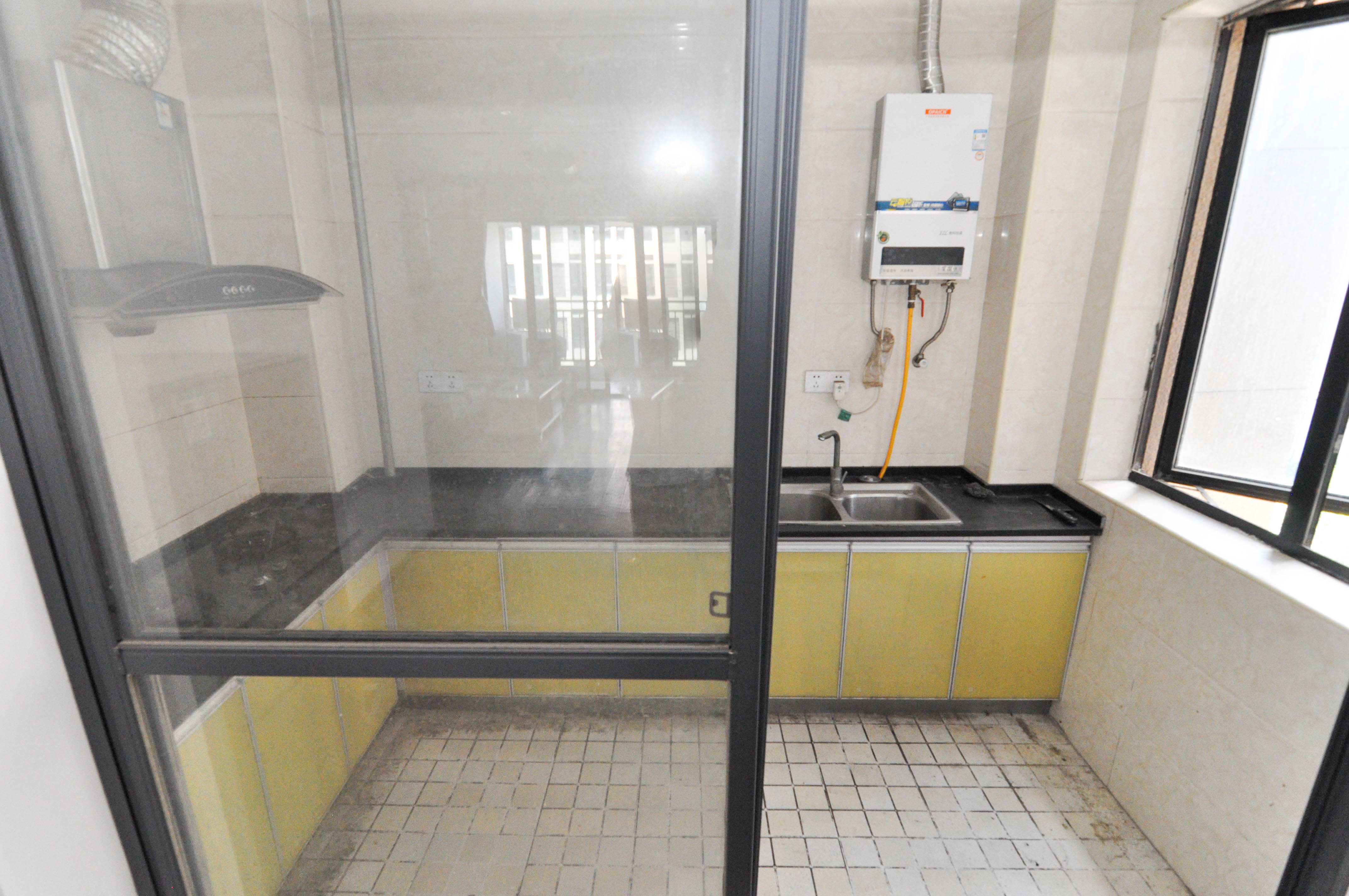 航天溪湖  3室2厅1卫   142.00万厨房