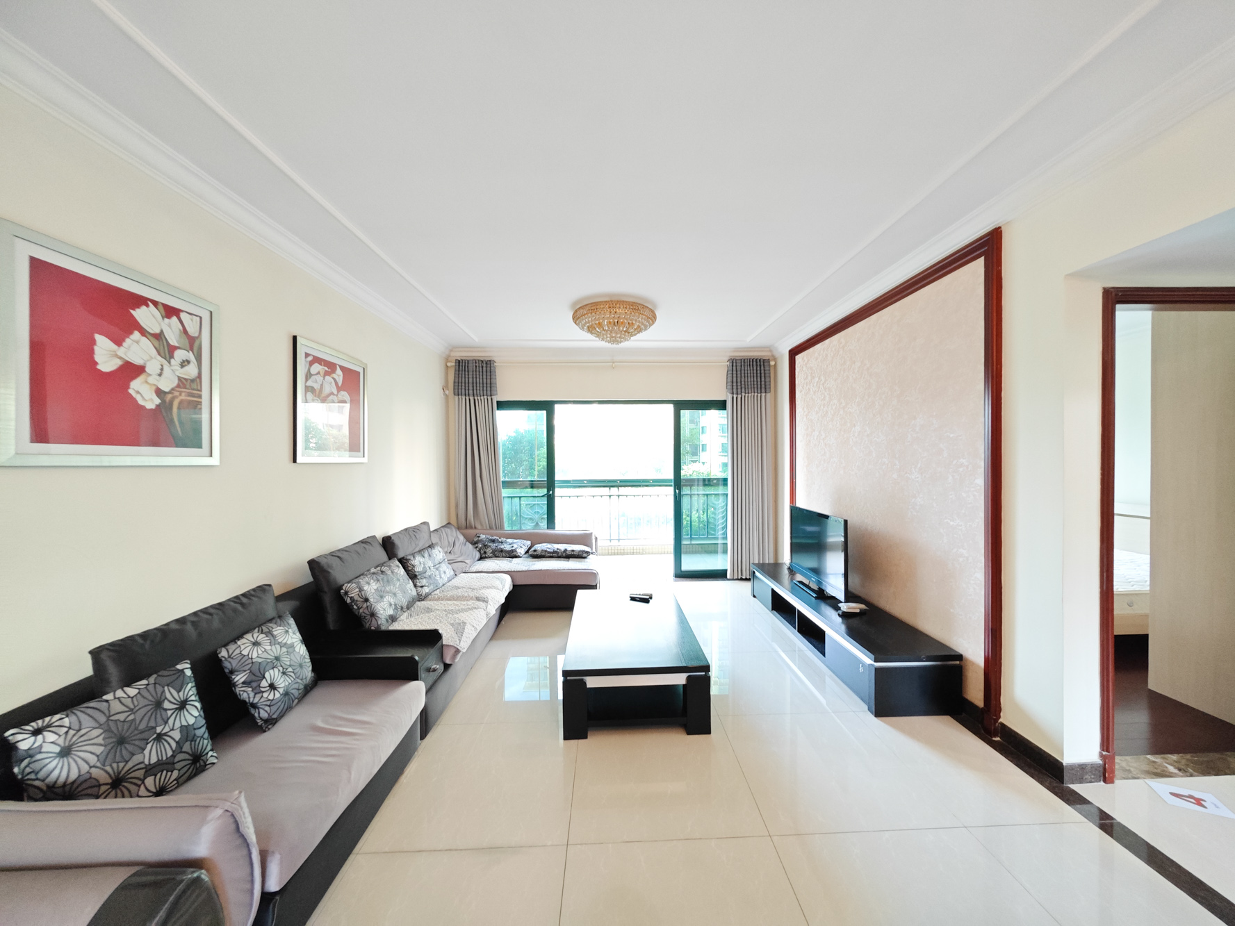 恒大城  3室2厅2卫    102.0万客厅