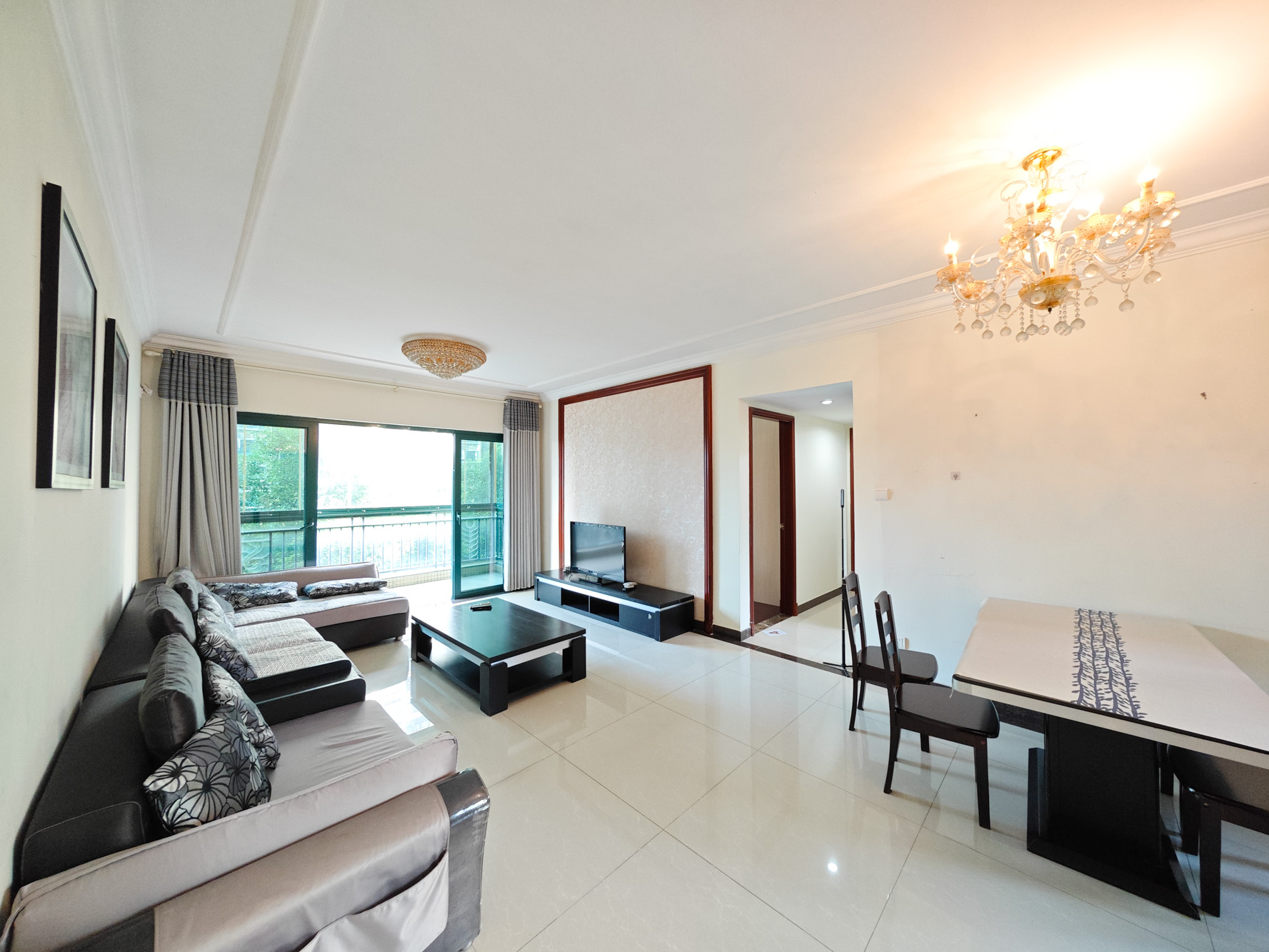 恒大城  3室2厅2卫    102.0万客厅