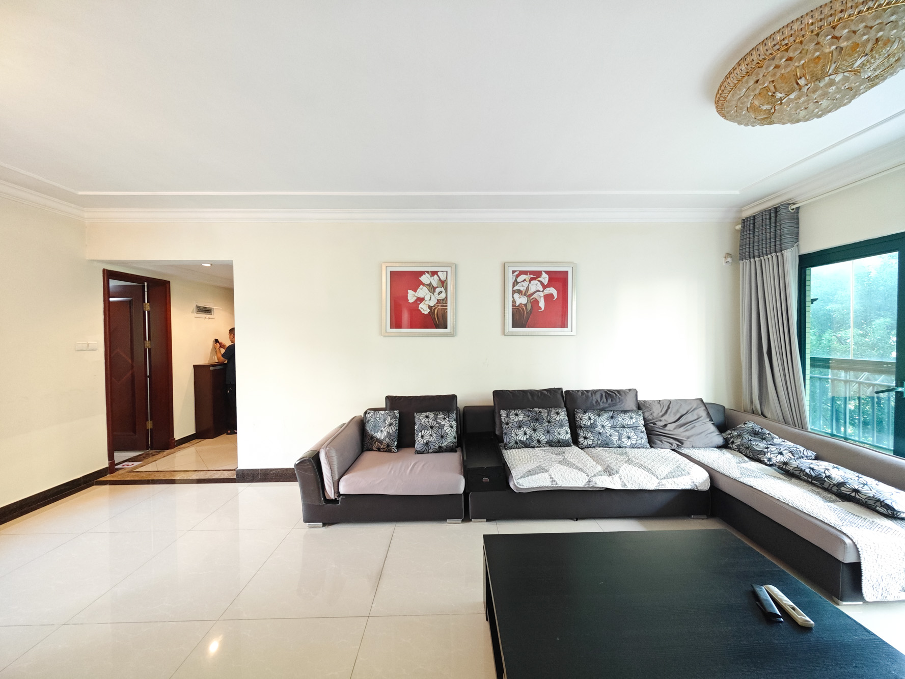 恒大城  3室2厅2卫    102.0万客厅