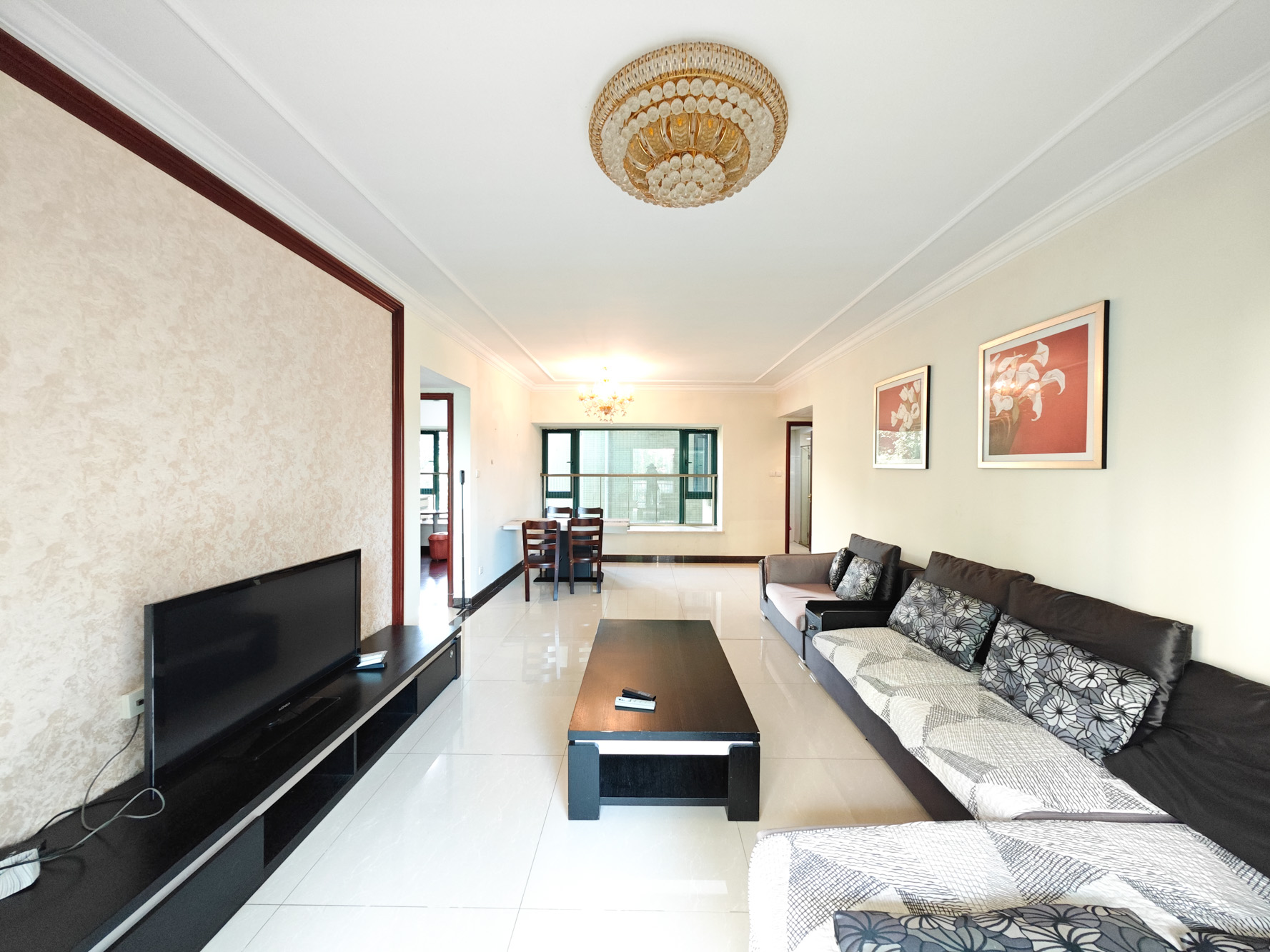 恒大城  3室2厅2卫    102.0万客厅