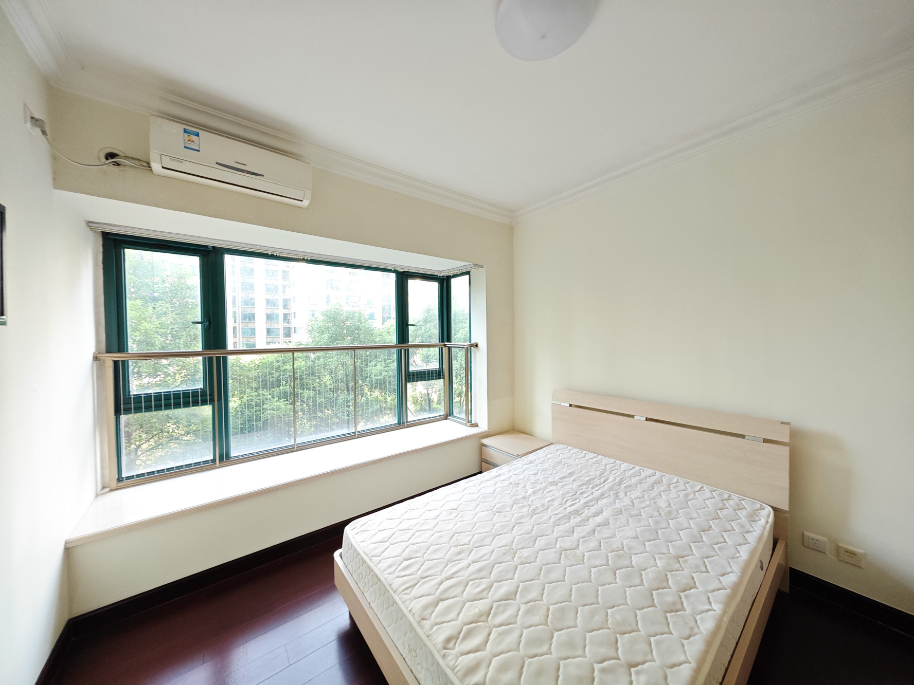 恒大城  3室2厅2卫    102.0万卧室