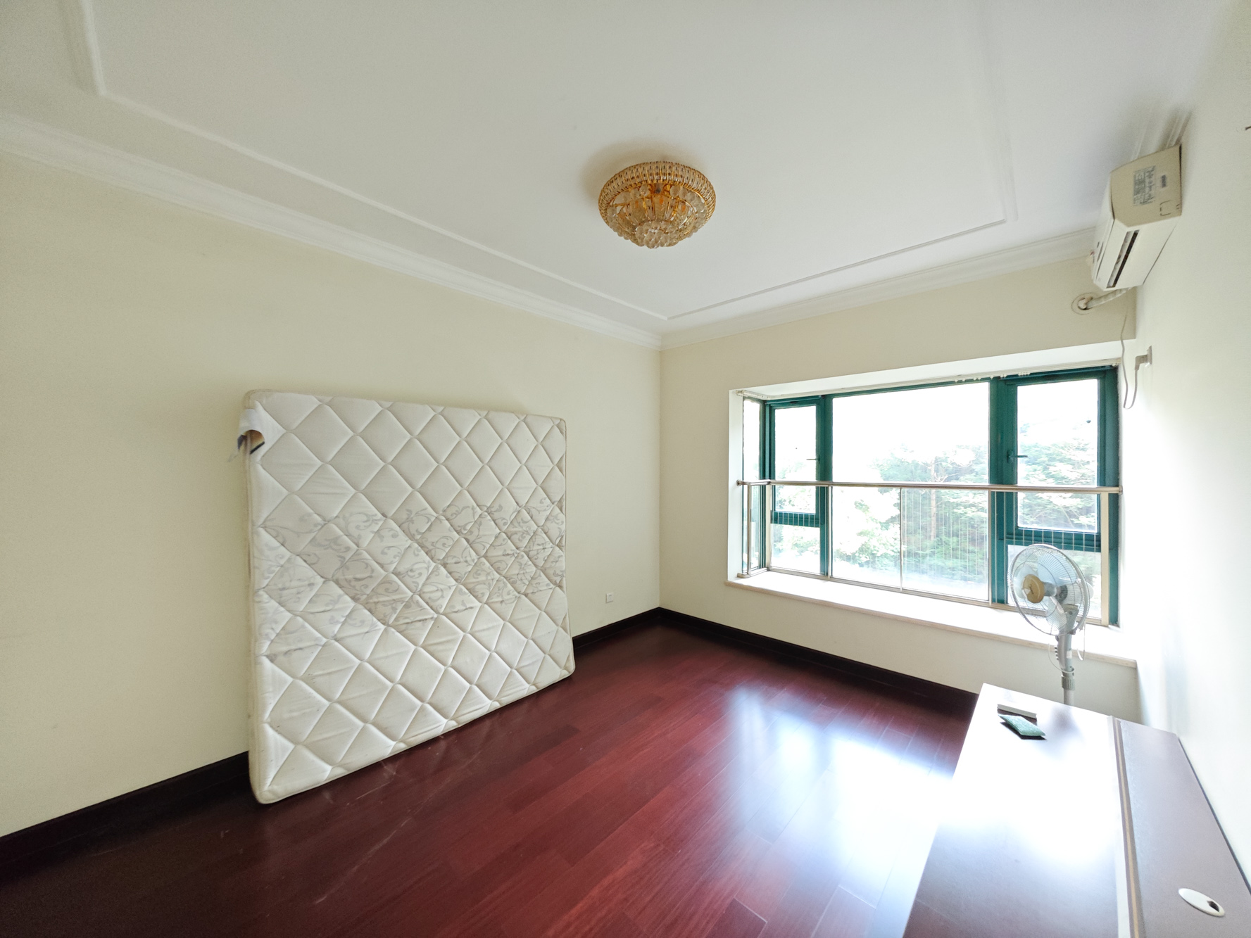 恒大城  3室2厅2卫    102.0万卧室