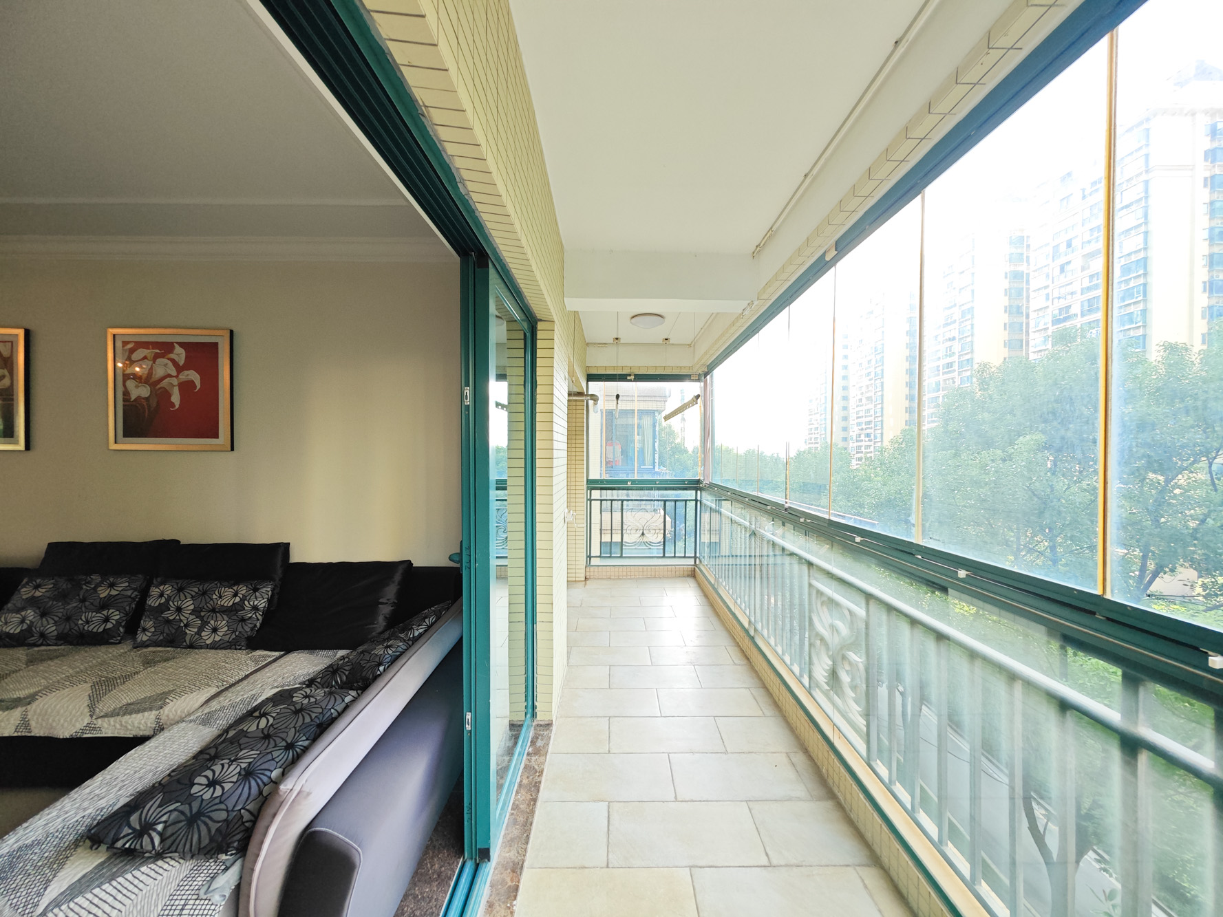 恒大城  3室2厅2卫    102.0万阳台