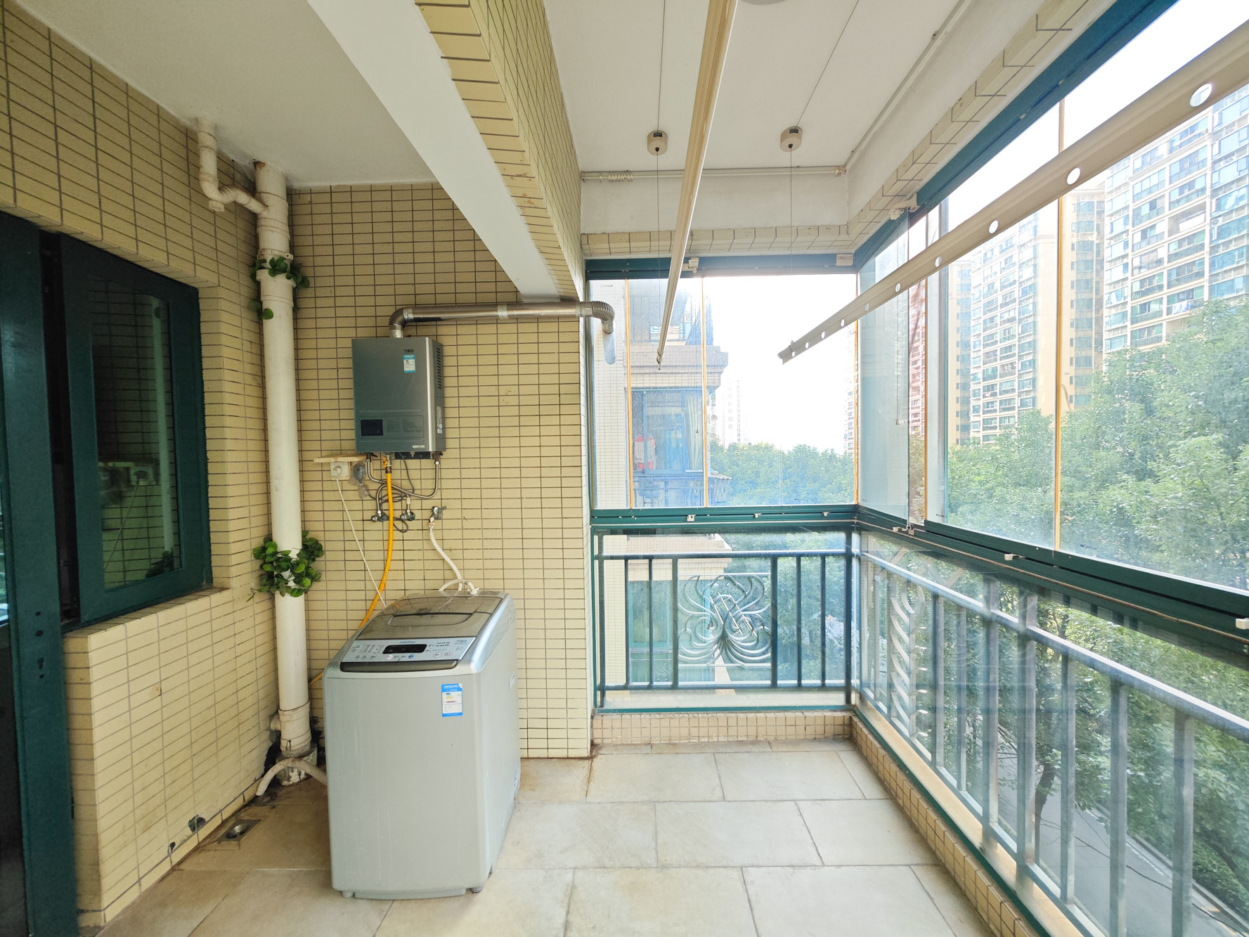 恒大城  3室2厅2卫    102.0万阳台