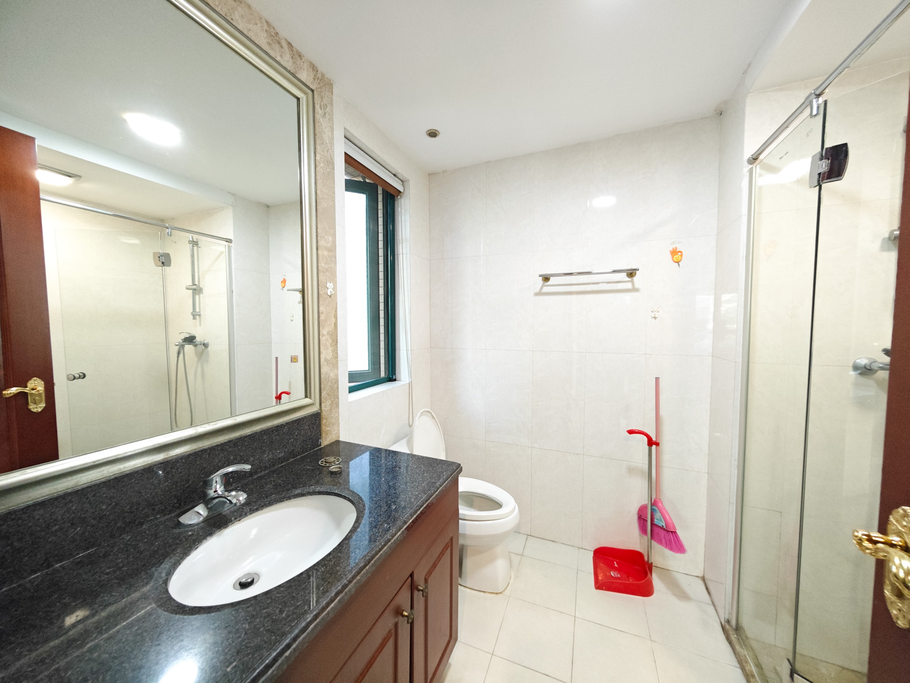 恒大城  3室2厅2卫    102.0万卫生间