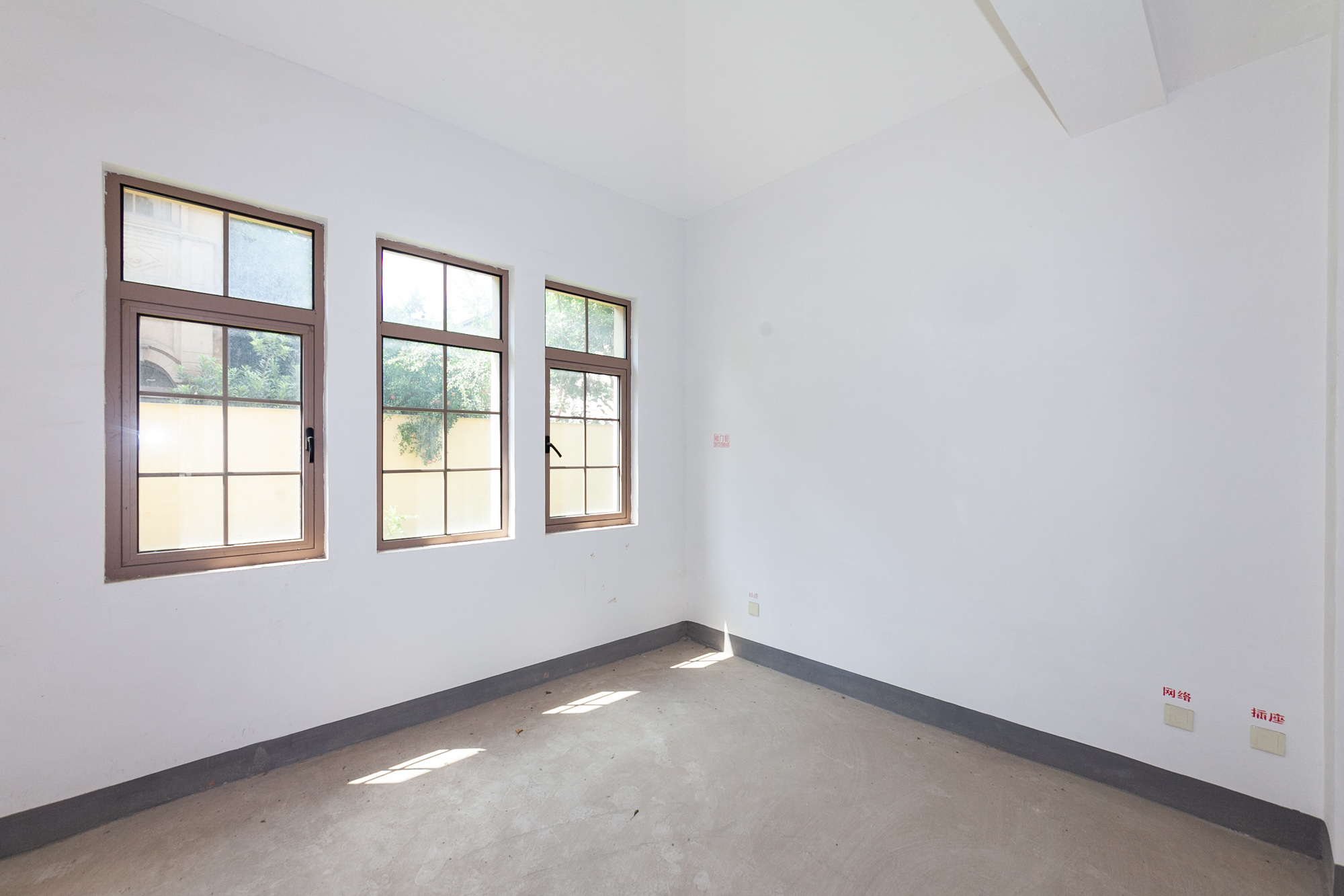 金地三千府(金地湖山樾、金地自在城)  5室2厅2卫    665.0万 金地三千府(金地湖山樾、金地自在城)  5室2厅2卫    665.0万卧室