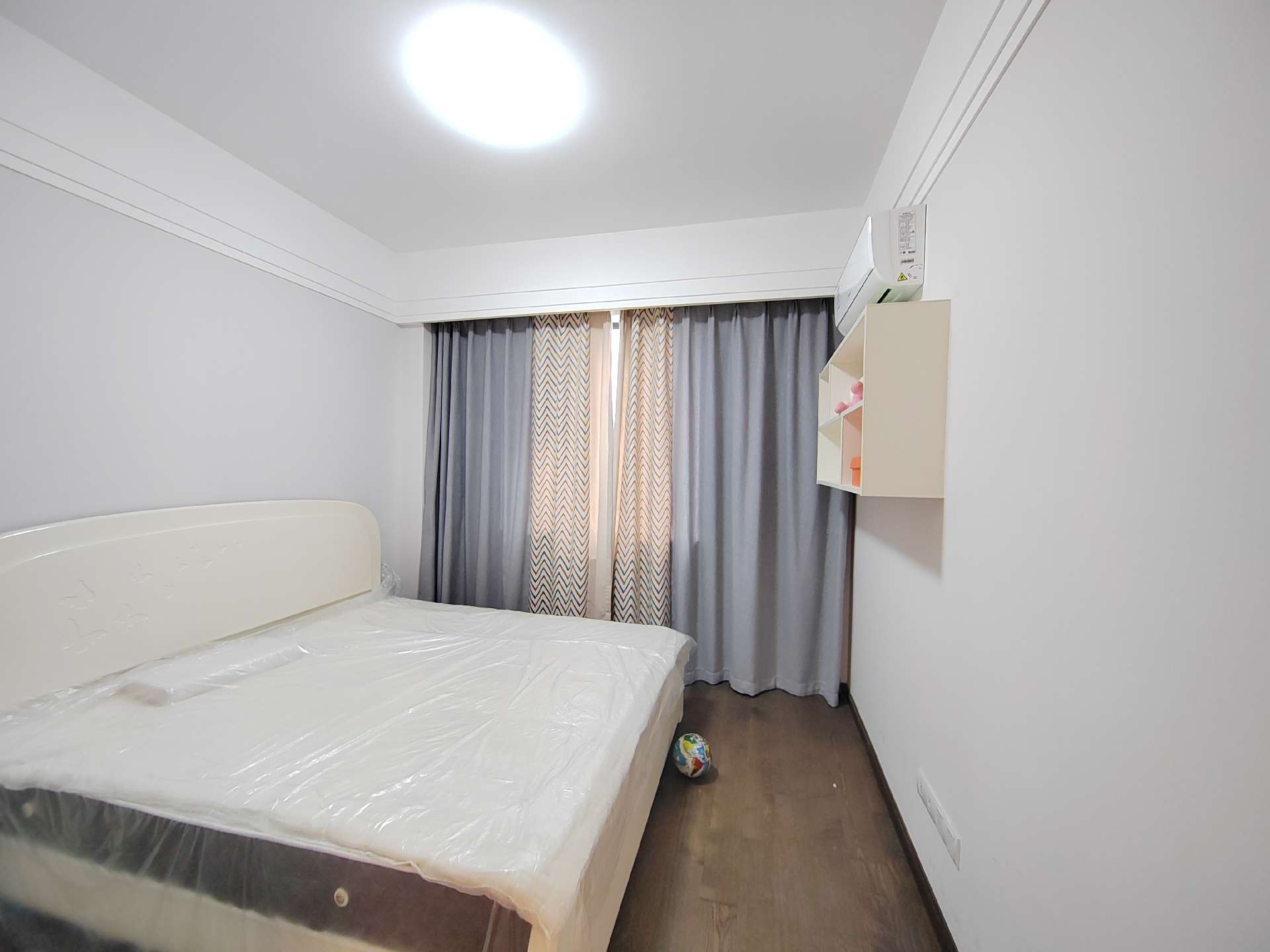 新阳光100大湖第 4室2厅2卫 5500.00元/月 新阳光100大湖第 4室2厅2卫 5500.00元/月室内图