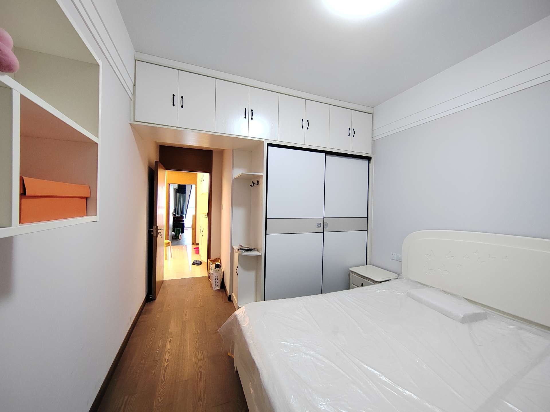 新阳光100大湖第 4室2厅2卫 5500.00元/月 新阳光100大湖第 4室2厅2卫 5500.00元/月室内图