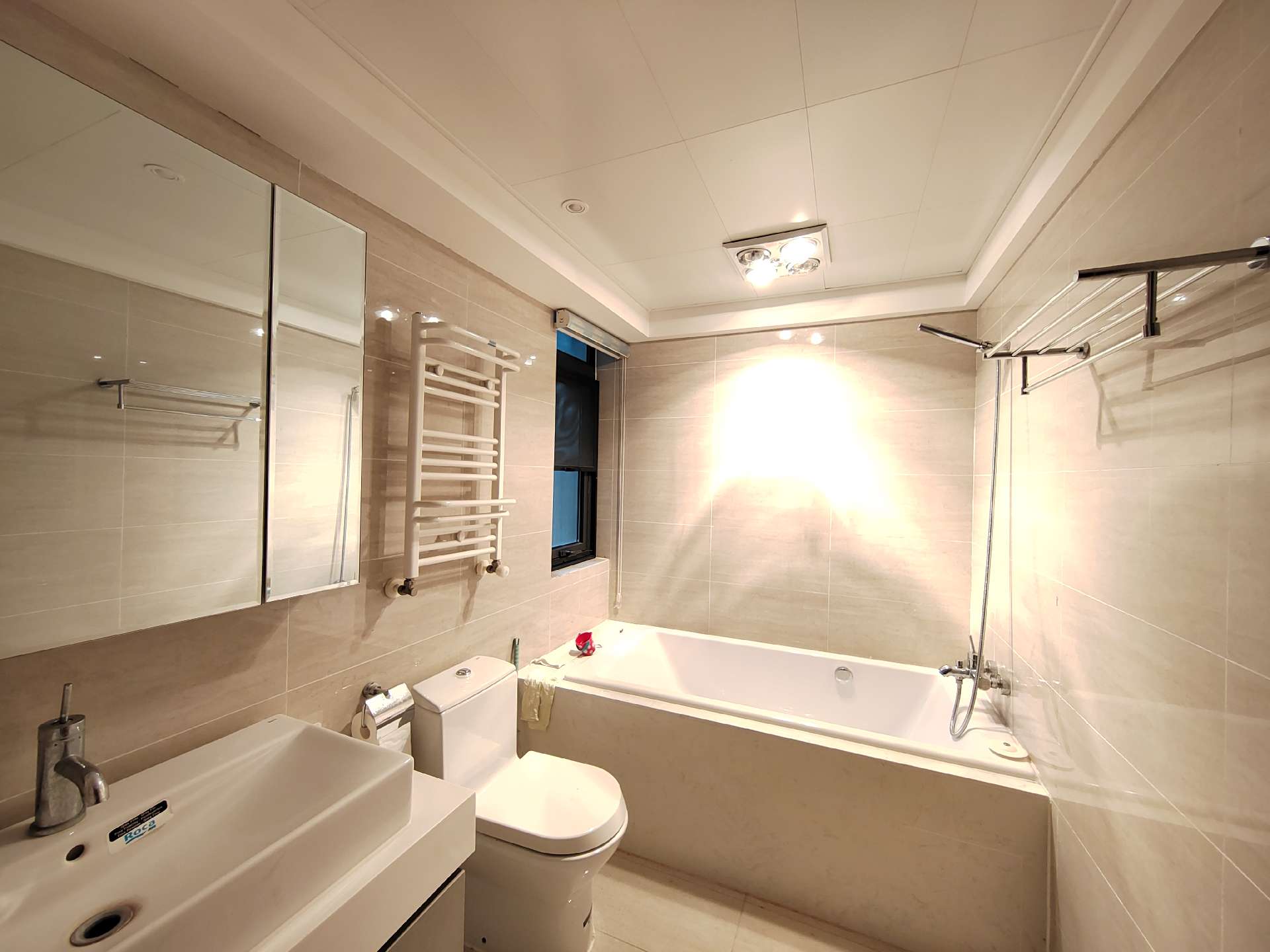 新阳光100大湖第 4室2厅2卫 5500.00元/月 新阳光100大湖第 4室2厅2卫 5500.00元/月室内图