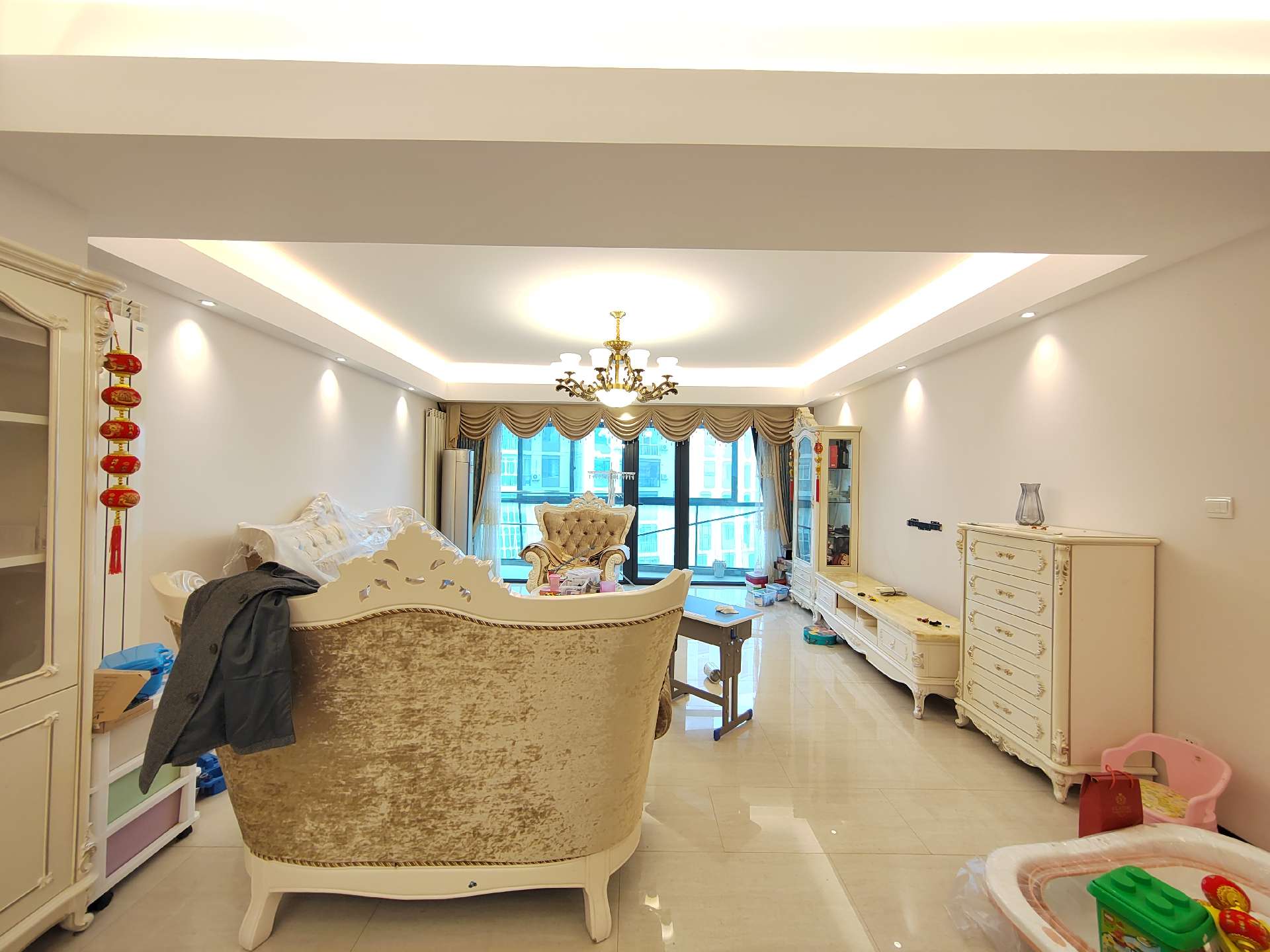 新阳光100大湖第 4室2厅2卫 5500.00元/月 新阳光100大湖第 4室2厅2卫 5500.00元/月室内图