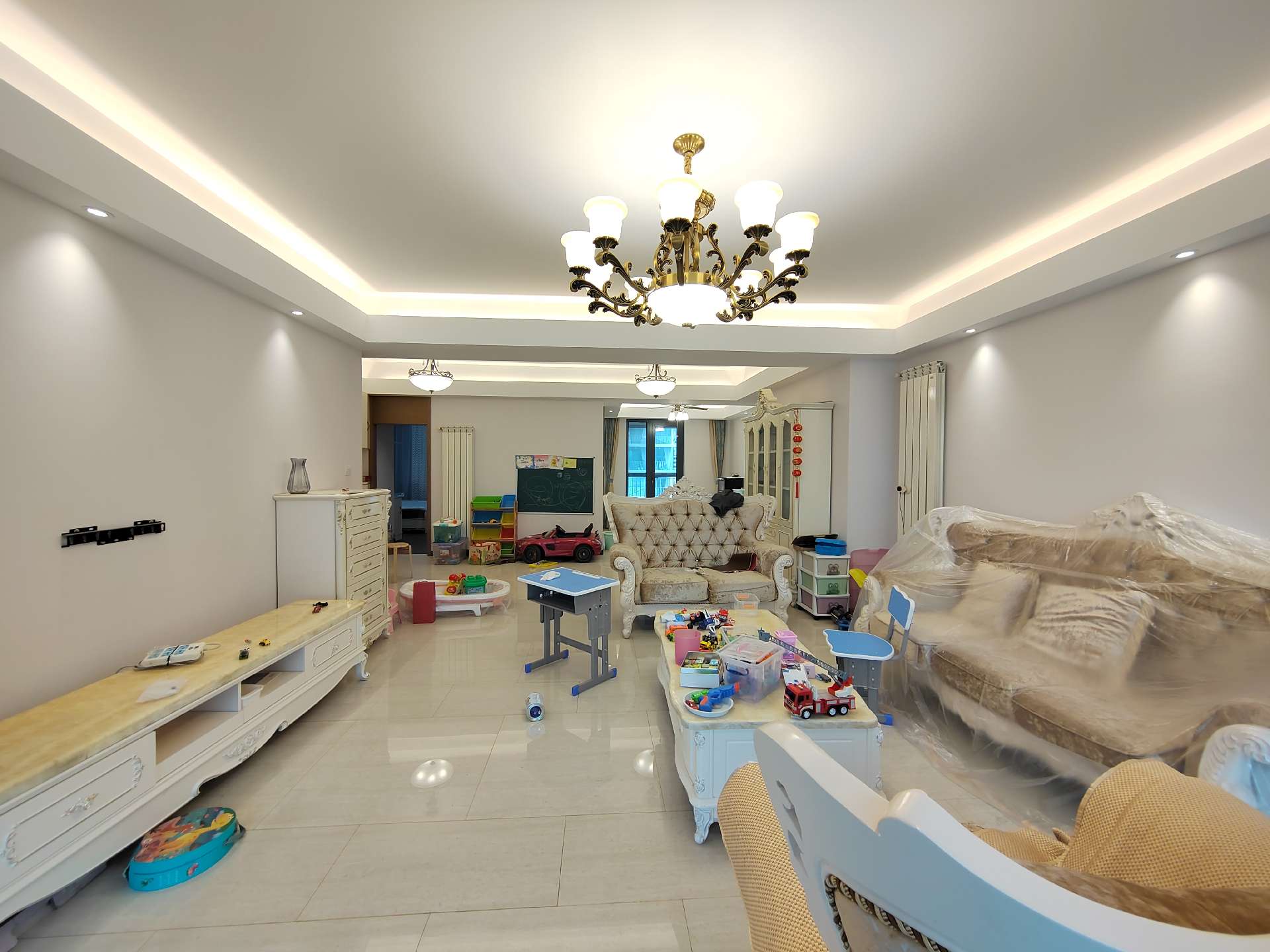 新阳光100大湖第 4室2厅2卫 5500.00元/月 新阳光100大湖第 4室2厅2卫 5500.00元/月室内图