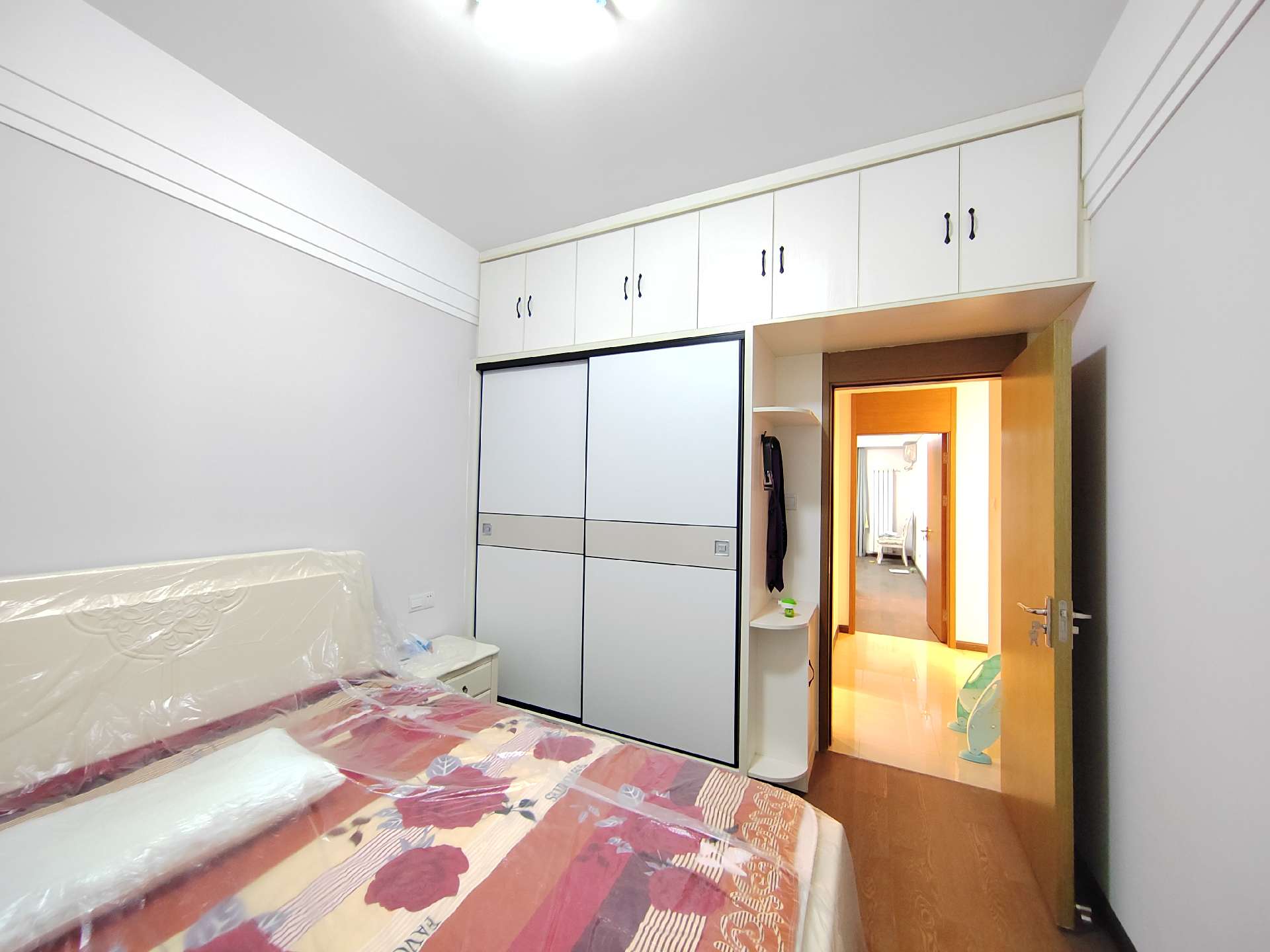 新阳光100大湖第 4室2厅2卫 5500.00元/月 新阳光100大湖第 4室2厅2卫 5500.00元/月室内图