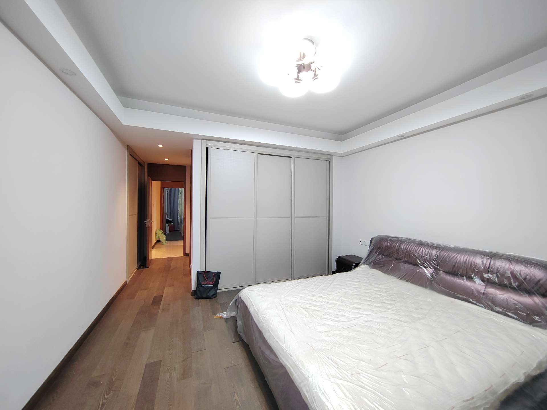 新阳光100大湖第 4室2厅2卫 5500.00元/月 新阳光100大湖第 4室2厅2卫 5500.00元/月室内图